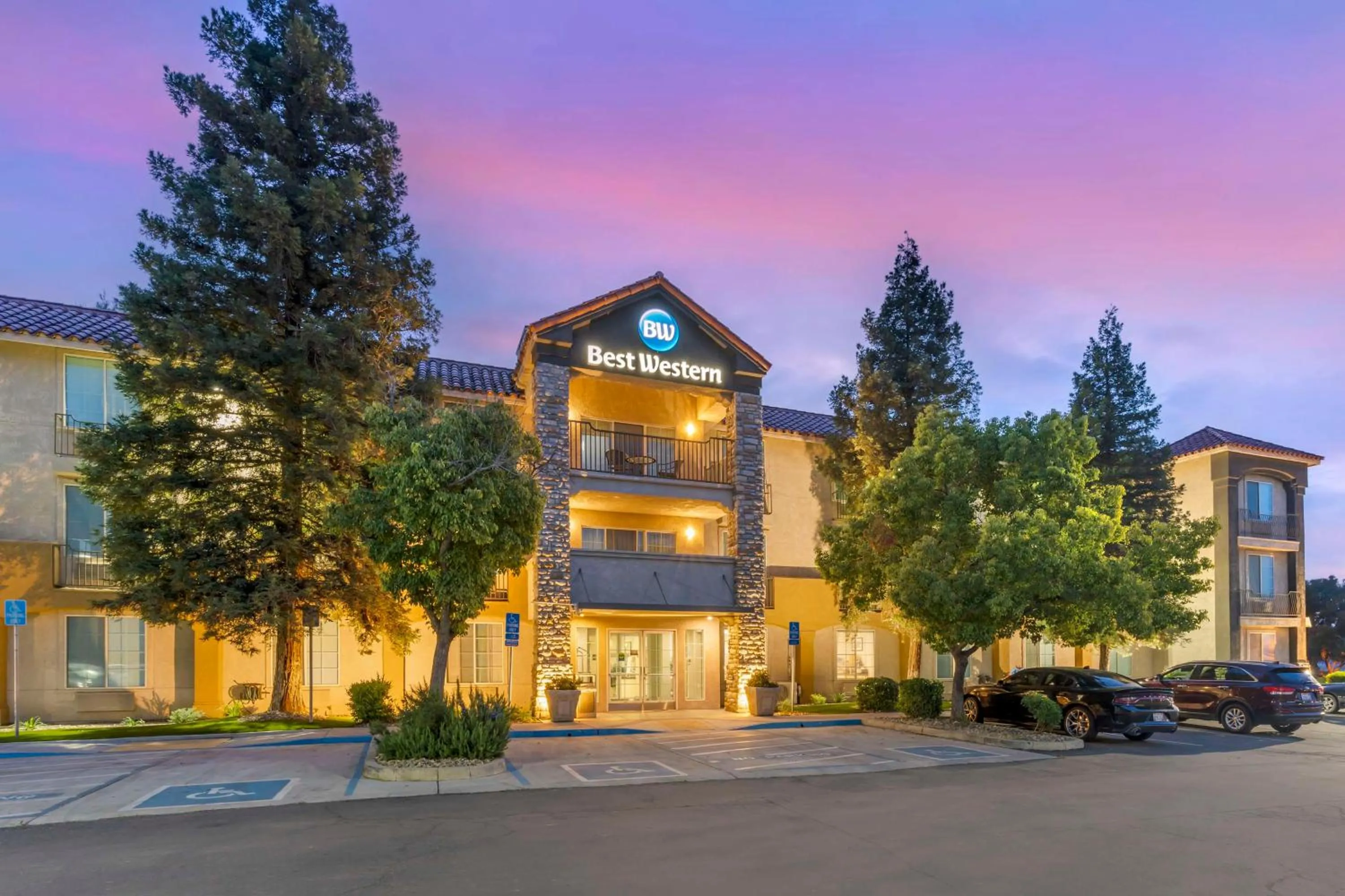 Property building in Best Western Visalia Hotel