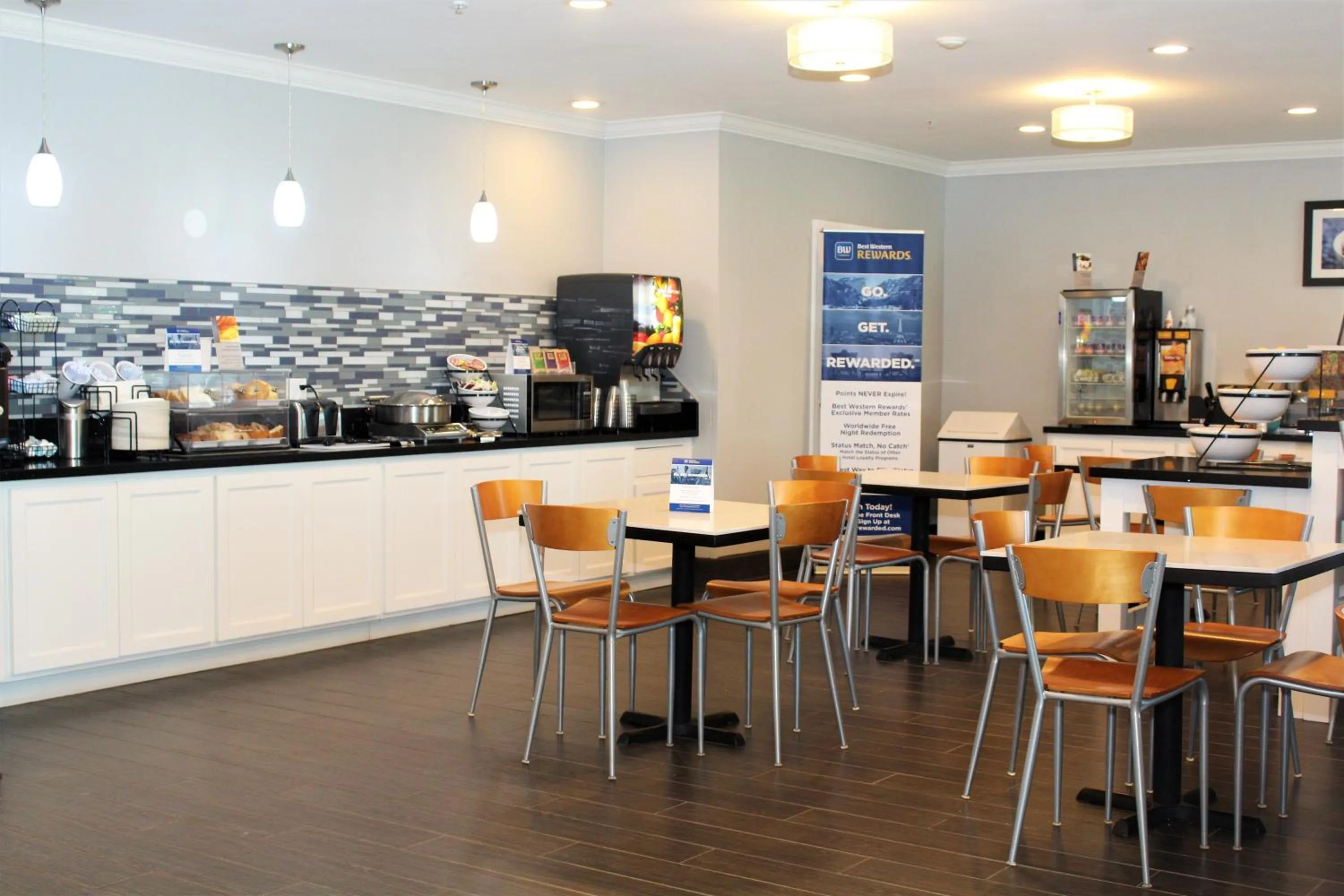 Restaurant/places to eat in Best Western Visalia Hotel