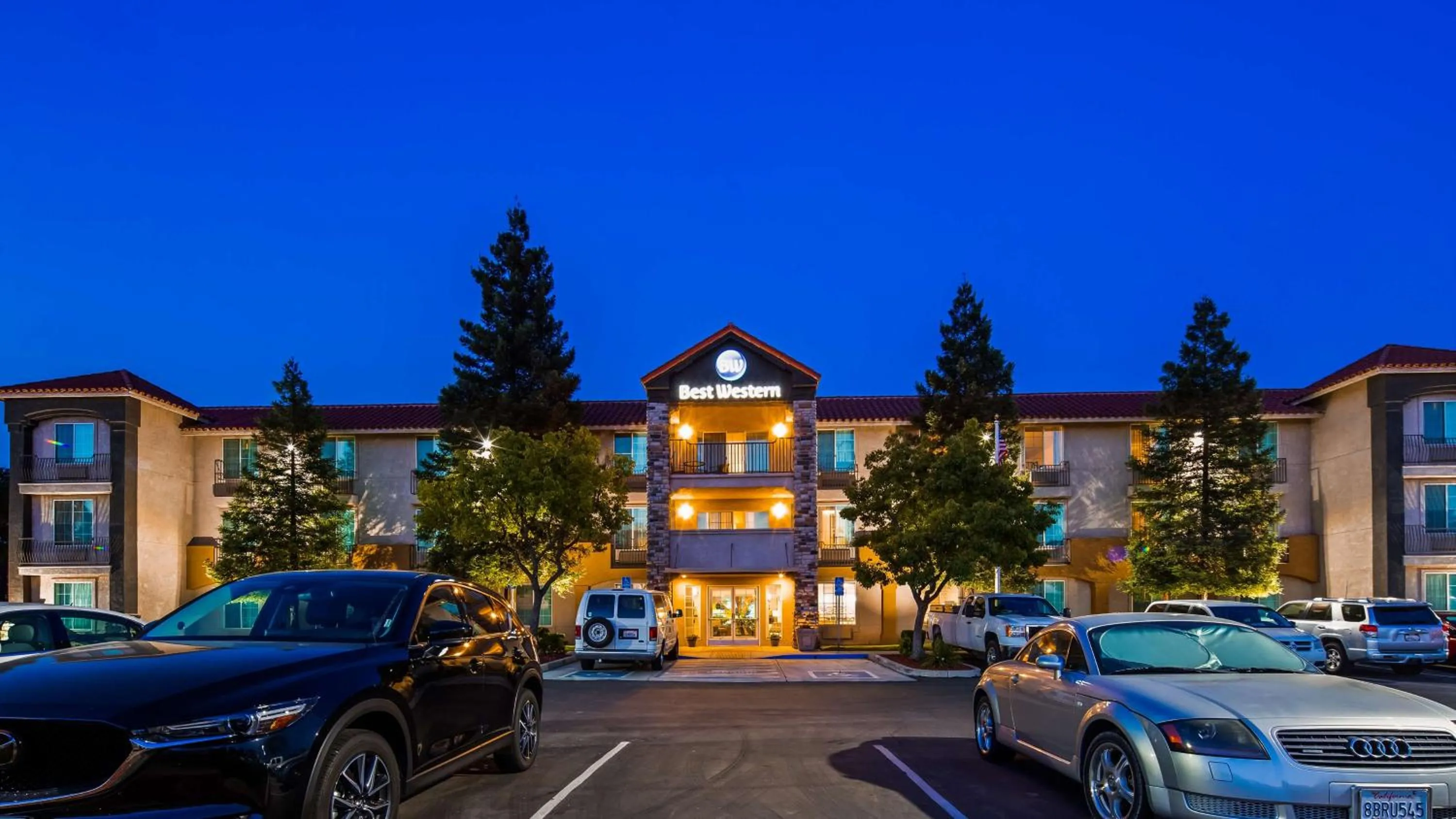 Property building in Best Western Visalia Hotel