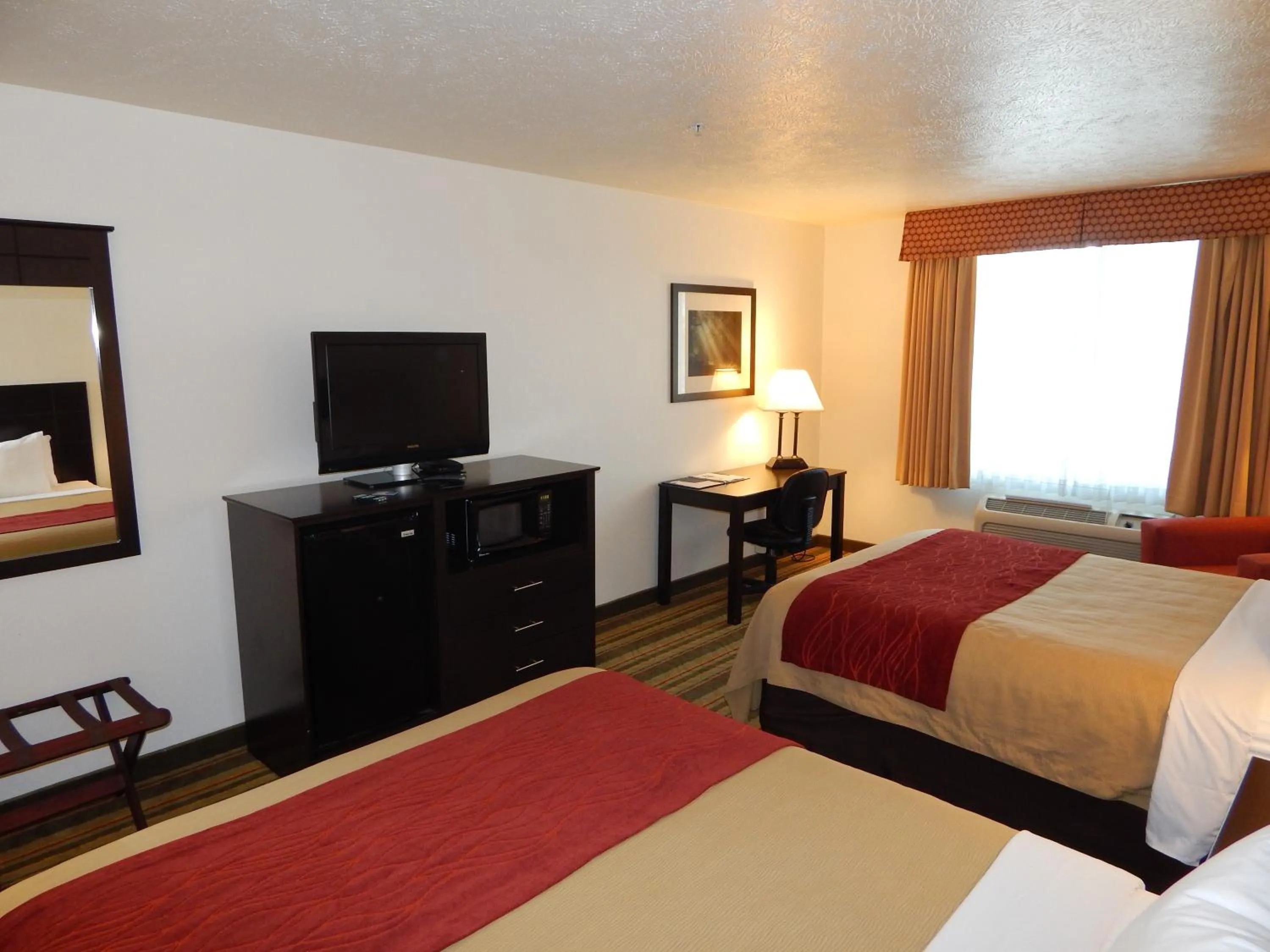 Day, Bed in Best Western Visalia Hotel
