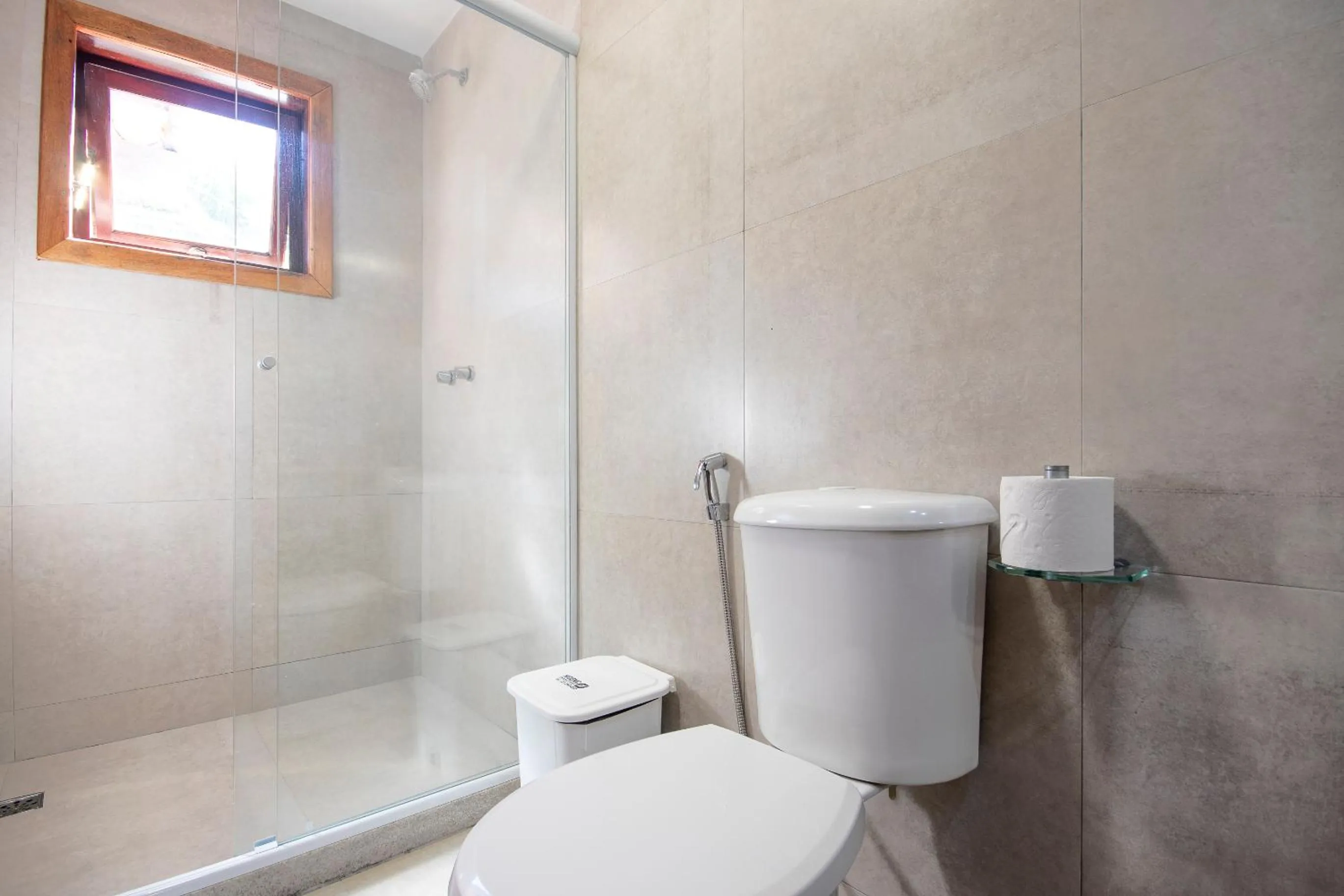 Shower in Hotel Ilha Branca Inn