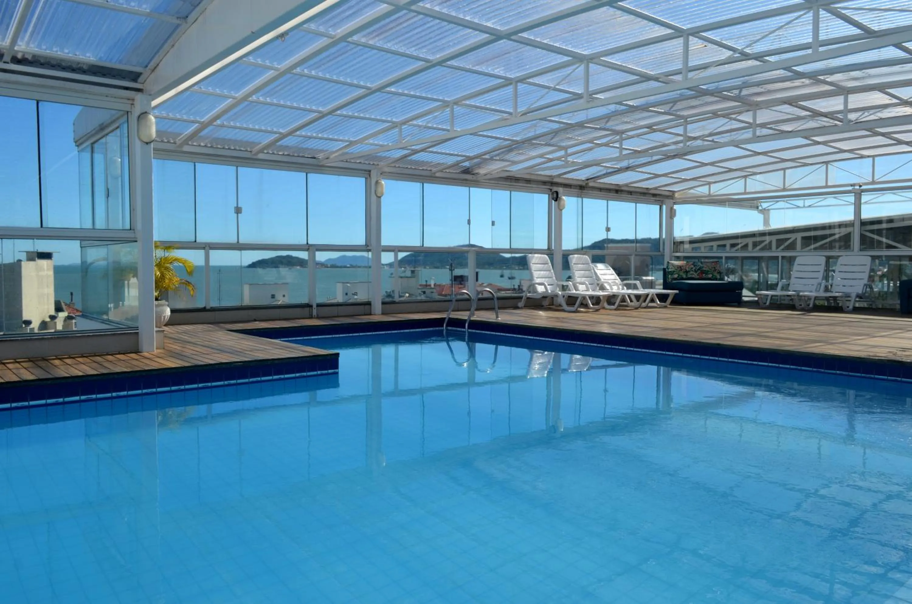 Swimming pool in Mar de Canasvieiras Hotel e Eventos