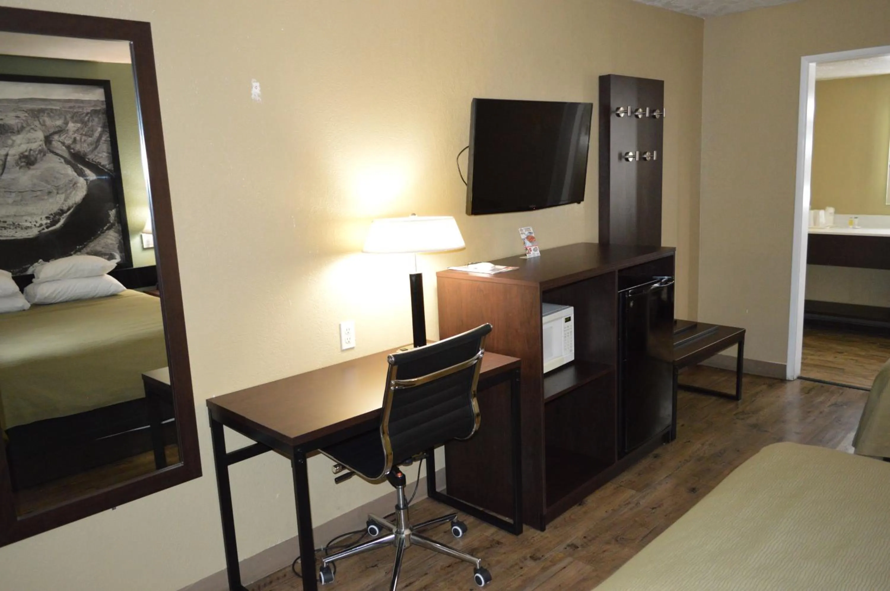 TV and multimedia, Bed in Super 8 by Wyndham St. George UT