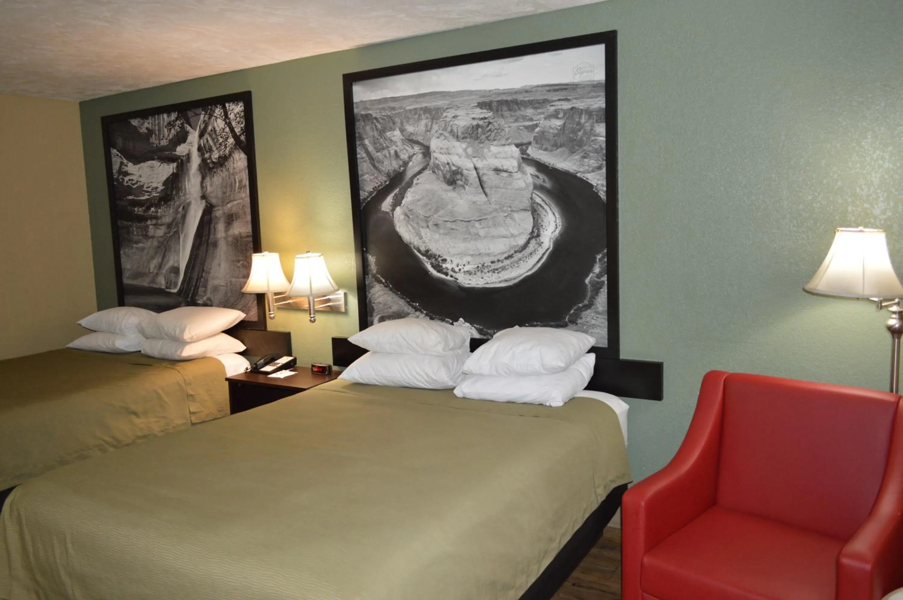 Bedroom, Bed in Super 8 by Wyndham St. George UT