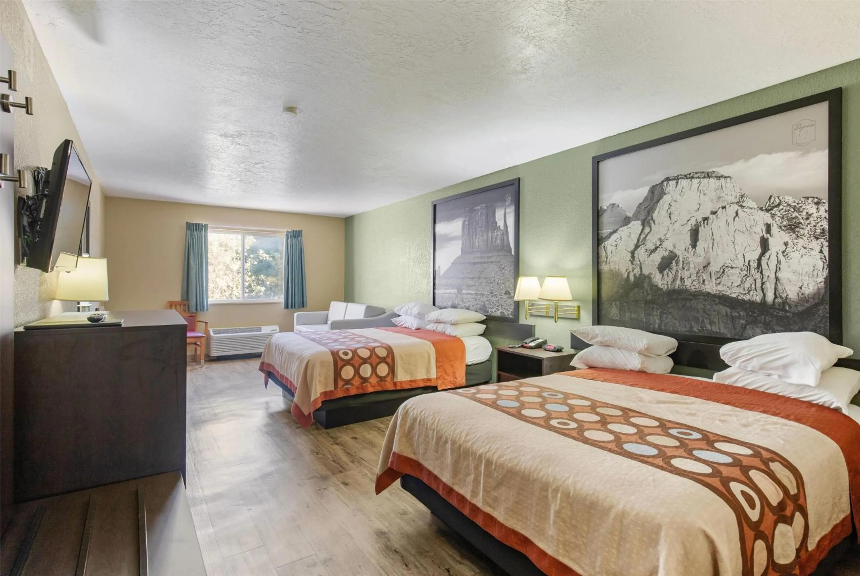 Photo of the whole room, Bed in Super 8 by Wyndham St. George UT