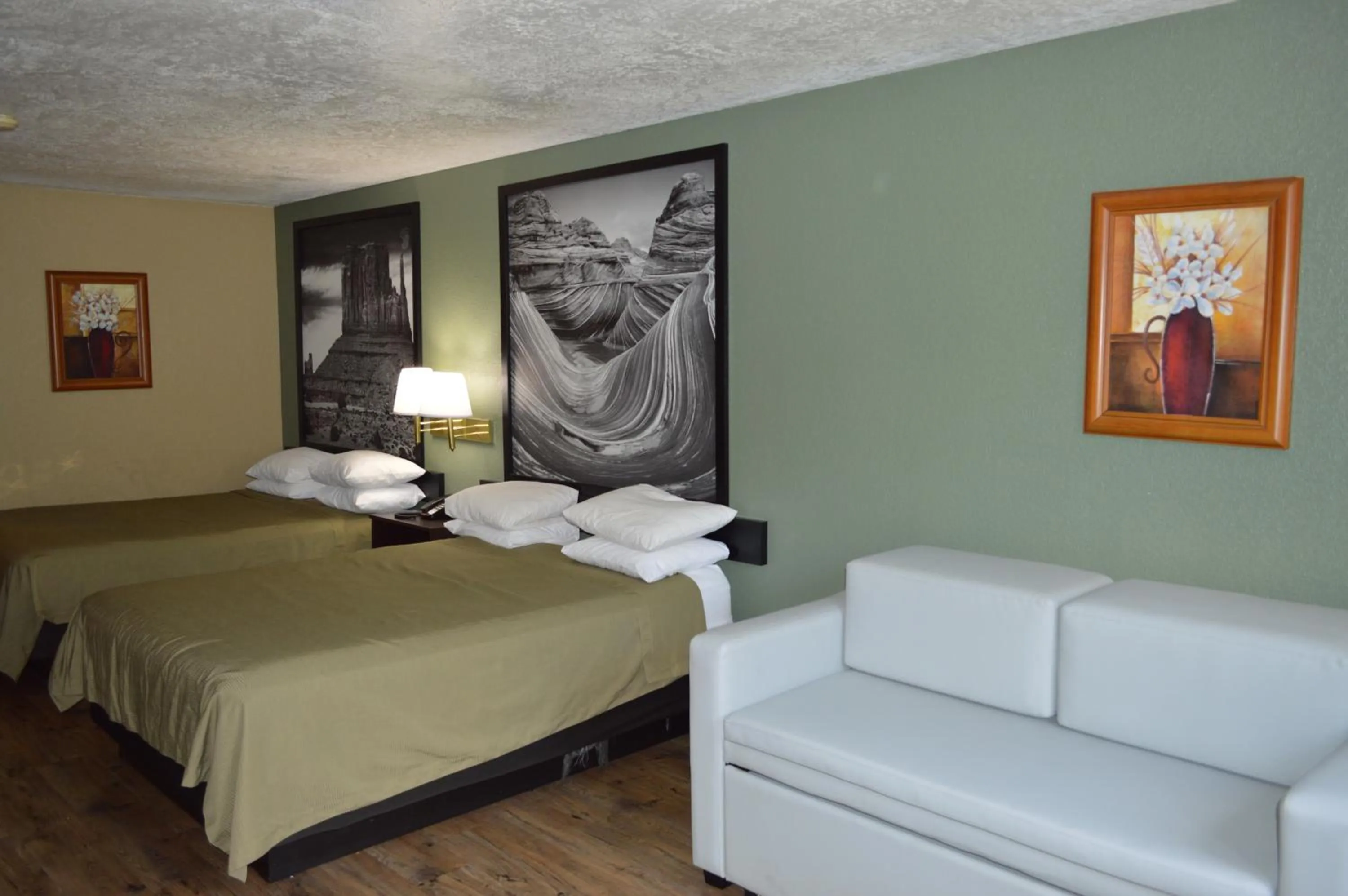 Bedroom, Bed in Super 8 by Wyndham St. George UT