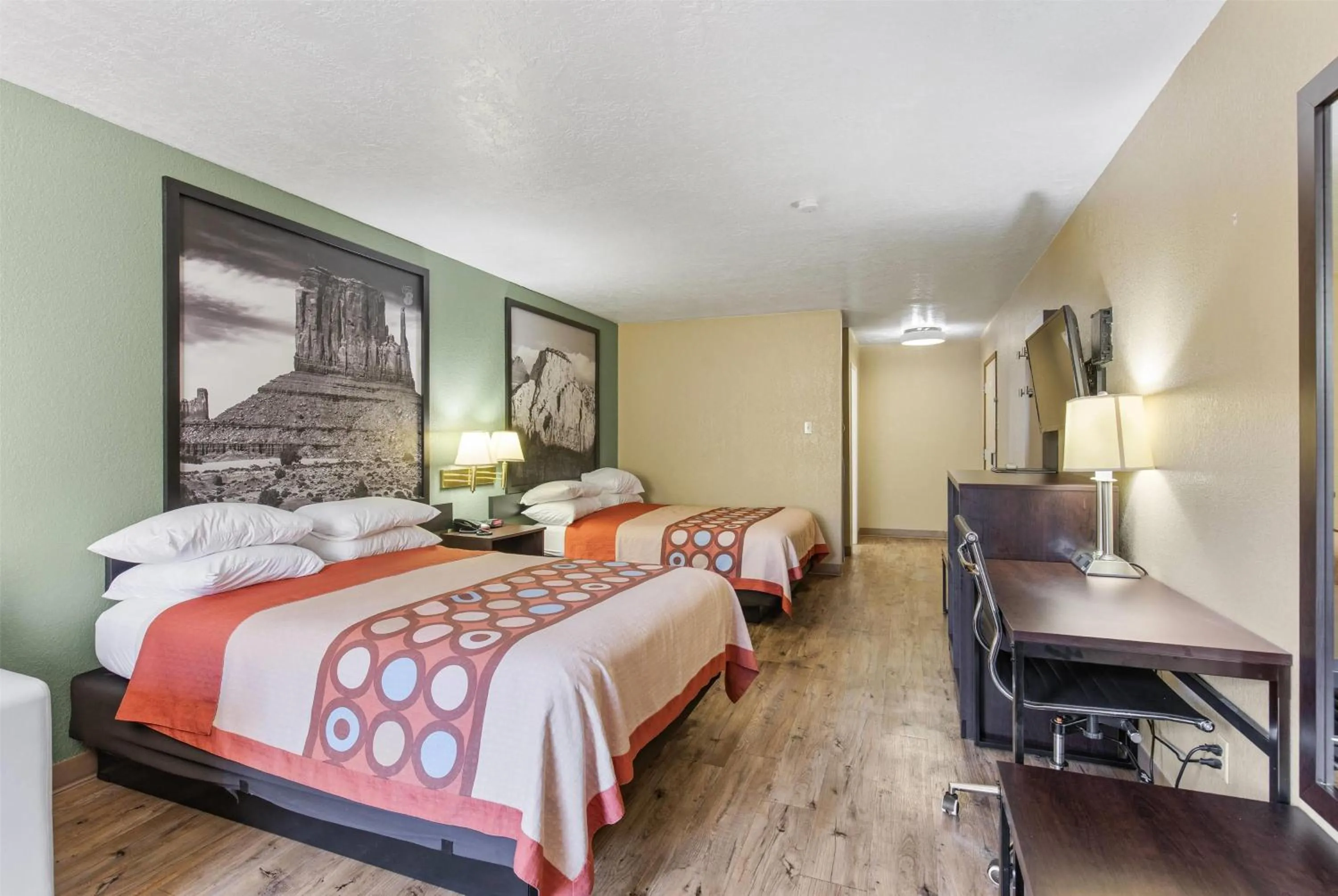 Photo of the whole room, Bed in Super 8 by Wyndham St. George UT