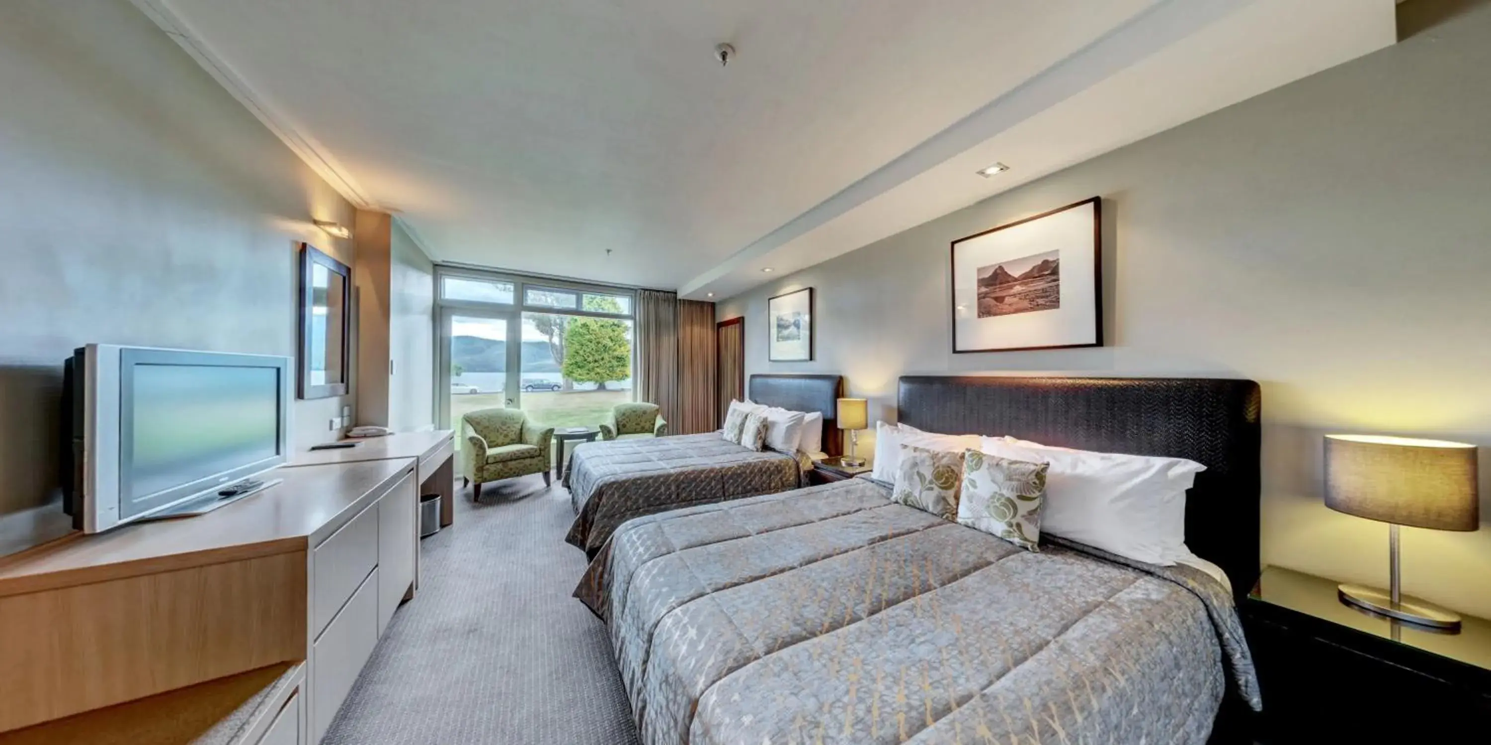 Double Room with Lake View in Distinction Te Anau Hotel & Villas Double Room with Lake View in Distinction Te Anau Hotel & Villas