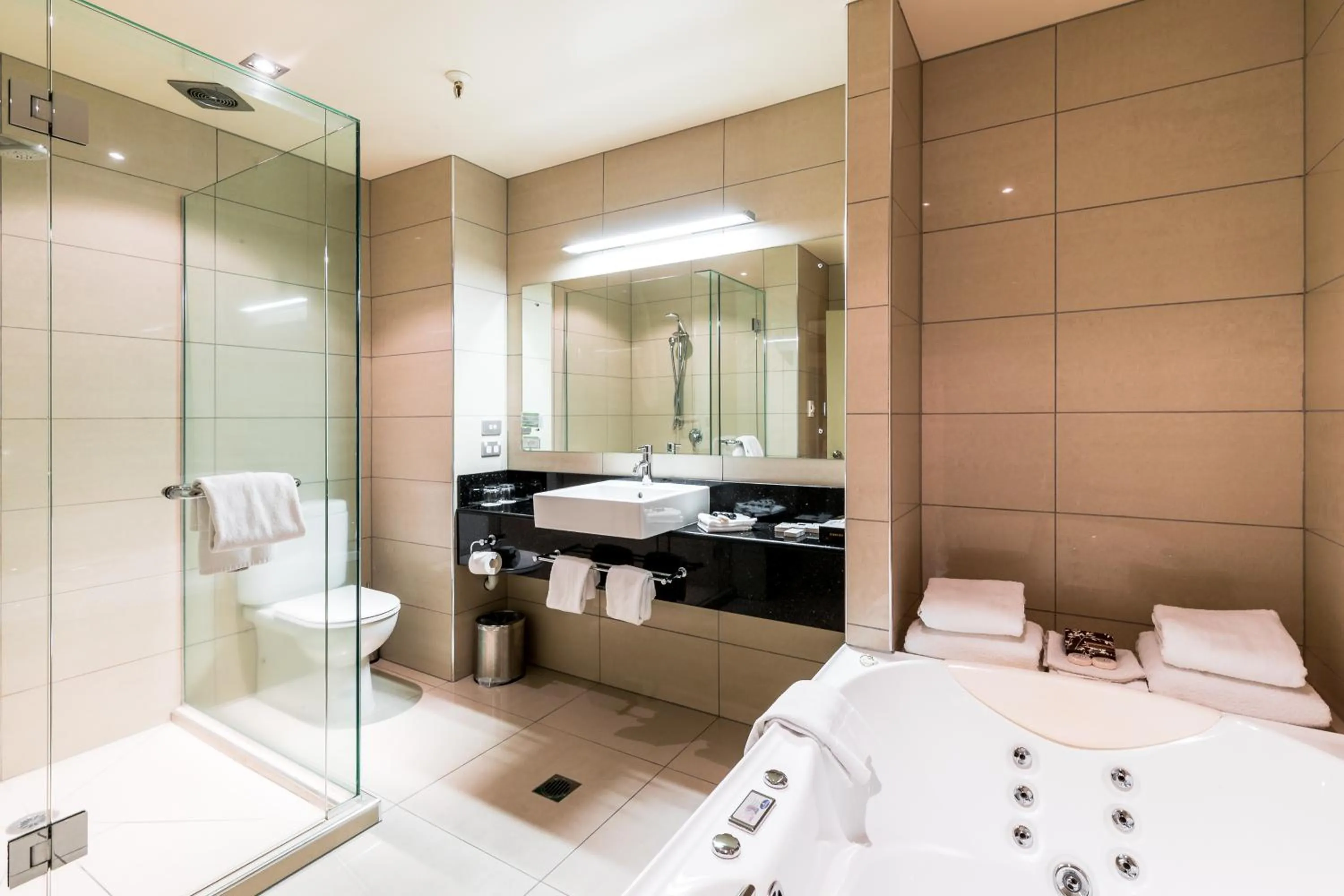 Bathroom, Bed in Distinction Te Anau Hotel & Villas