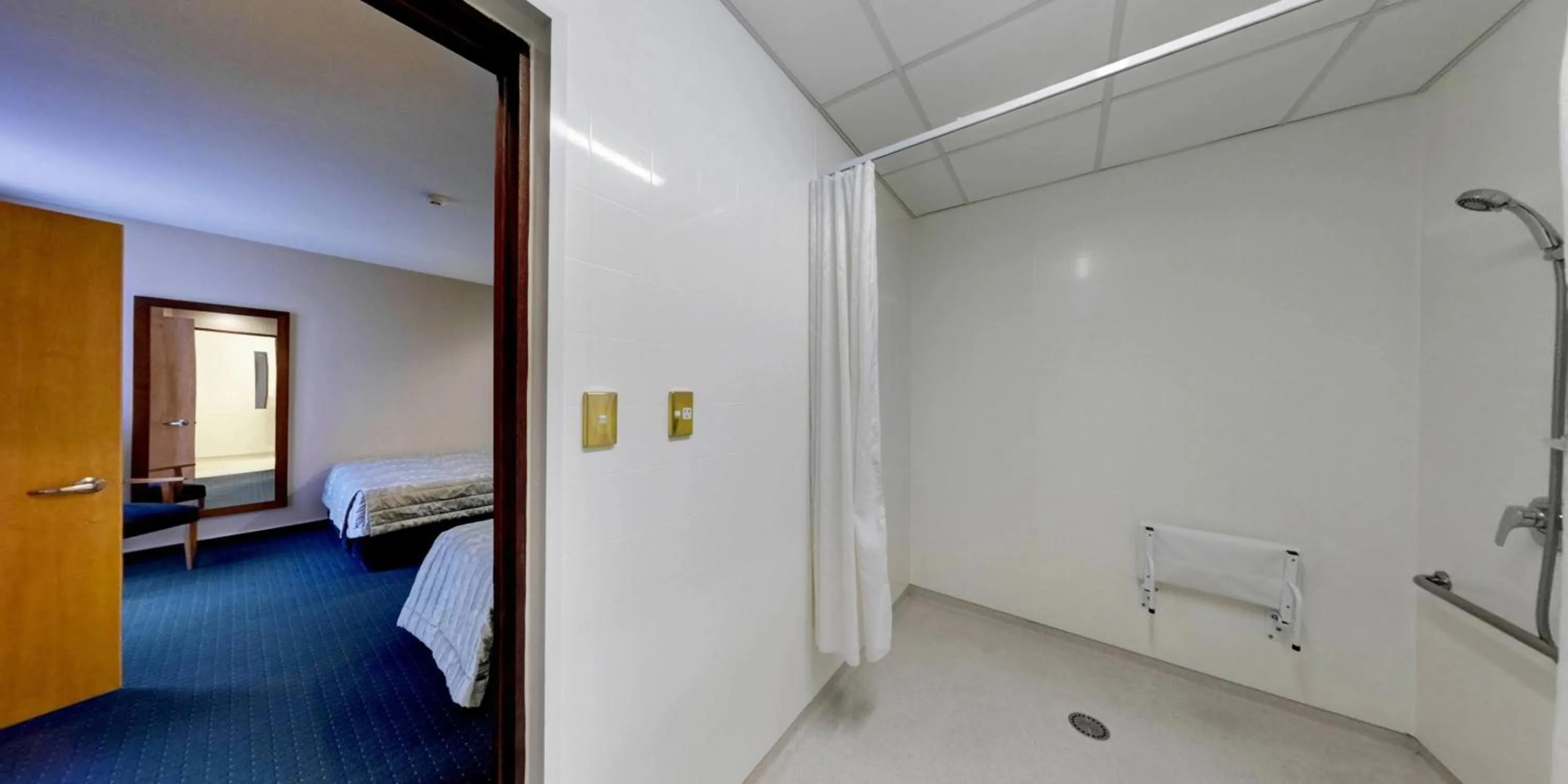 Bathroom, Bed in Distinction Luxmore Hotel