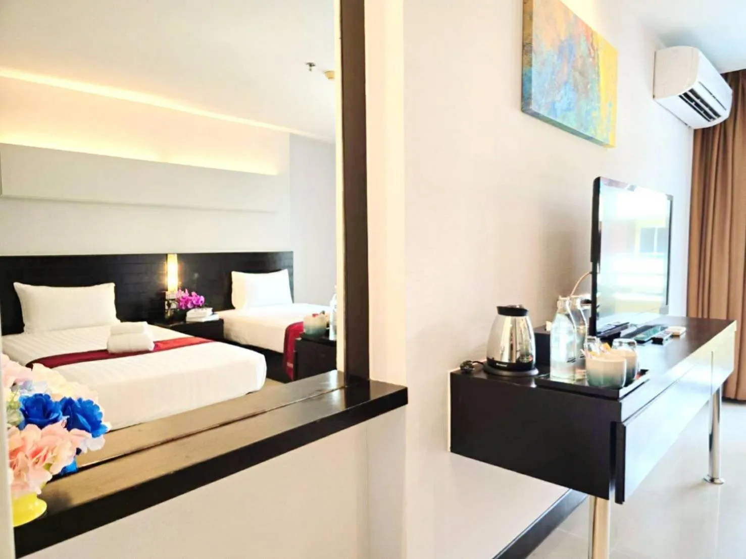 Bedroom, Bed in Baron Beach Hotel