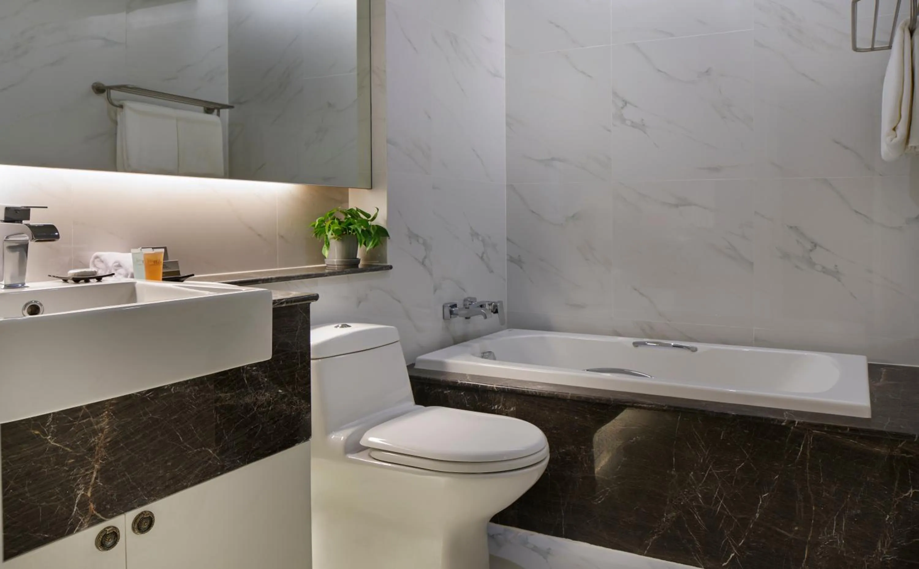 Toilet in Bliston Suwan Park View