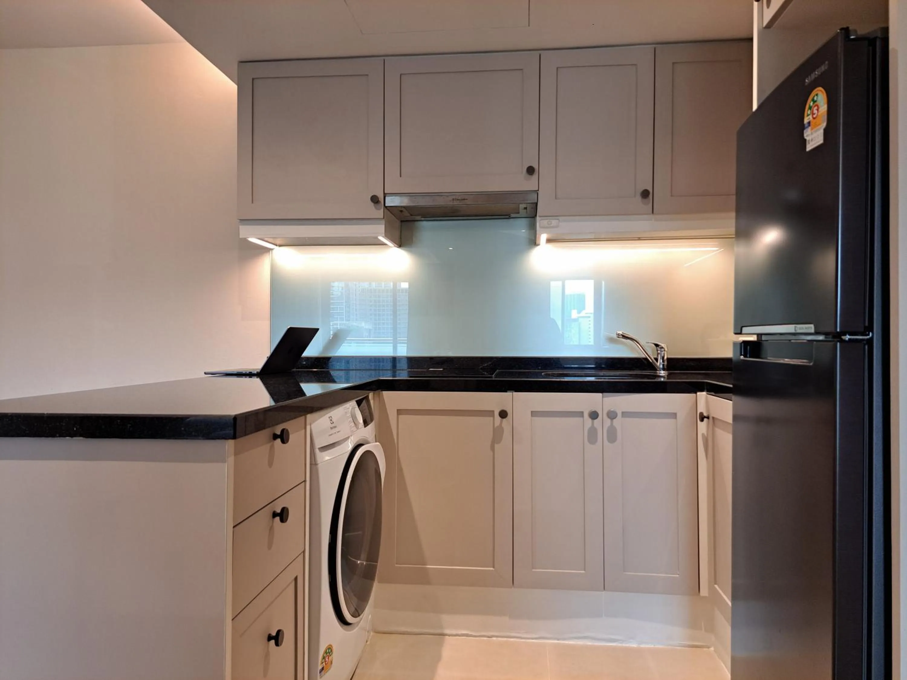 kitchen in Bliston Suwan Park View