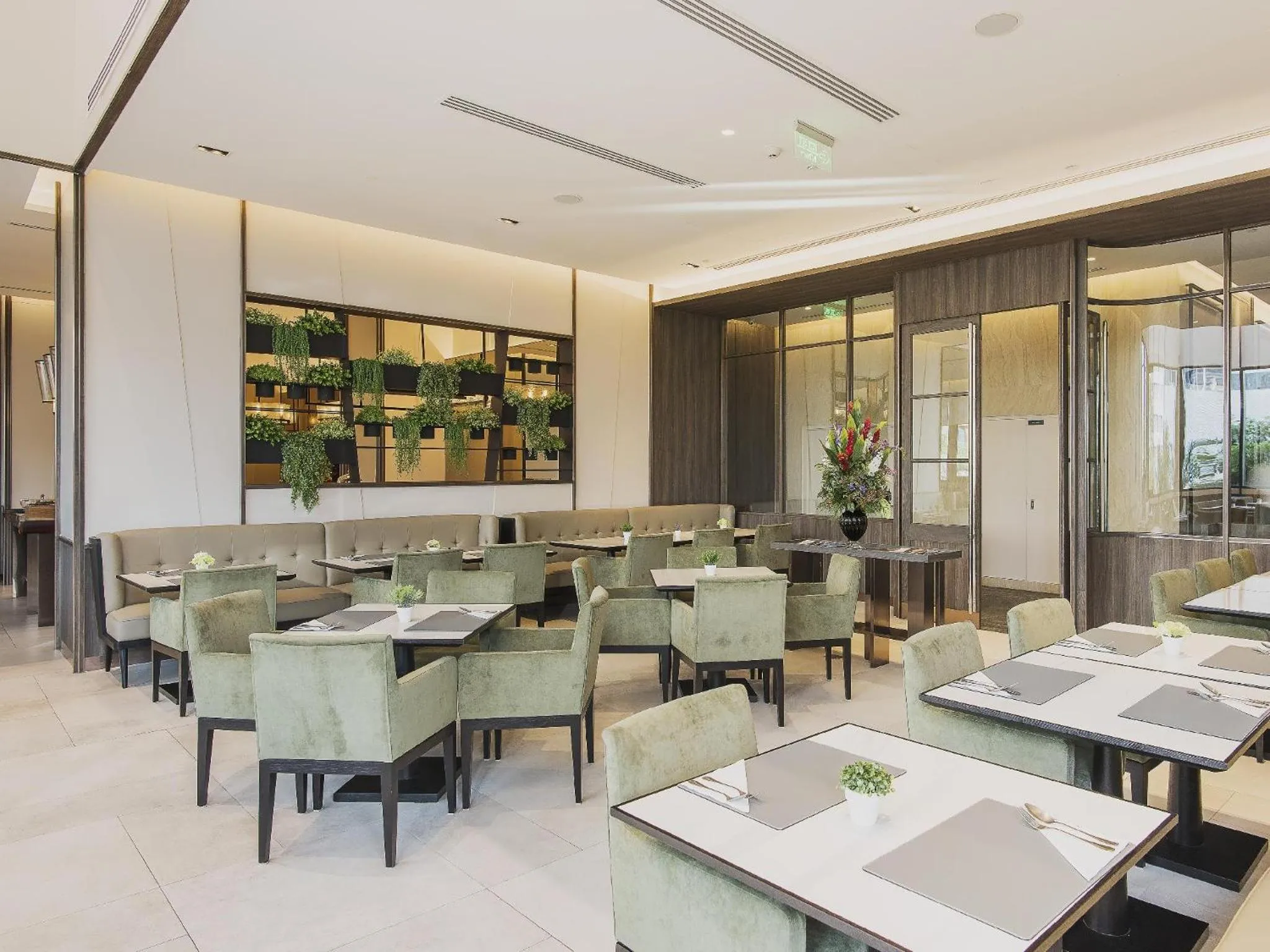 Restaurant/places to eat in Bliston Suwan Park View