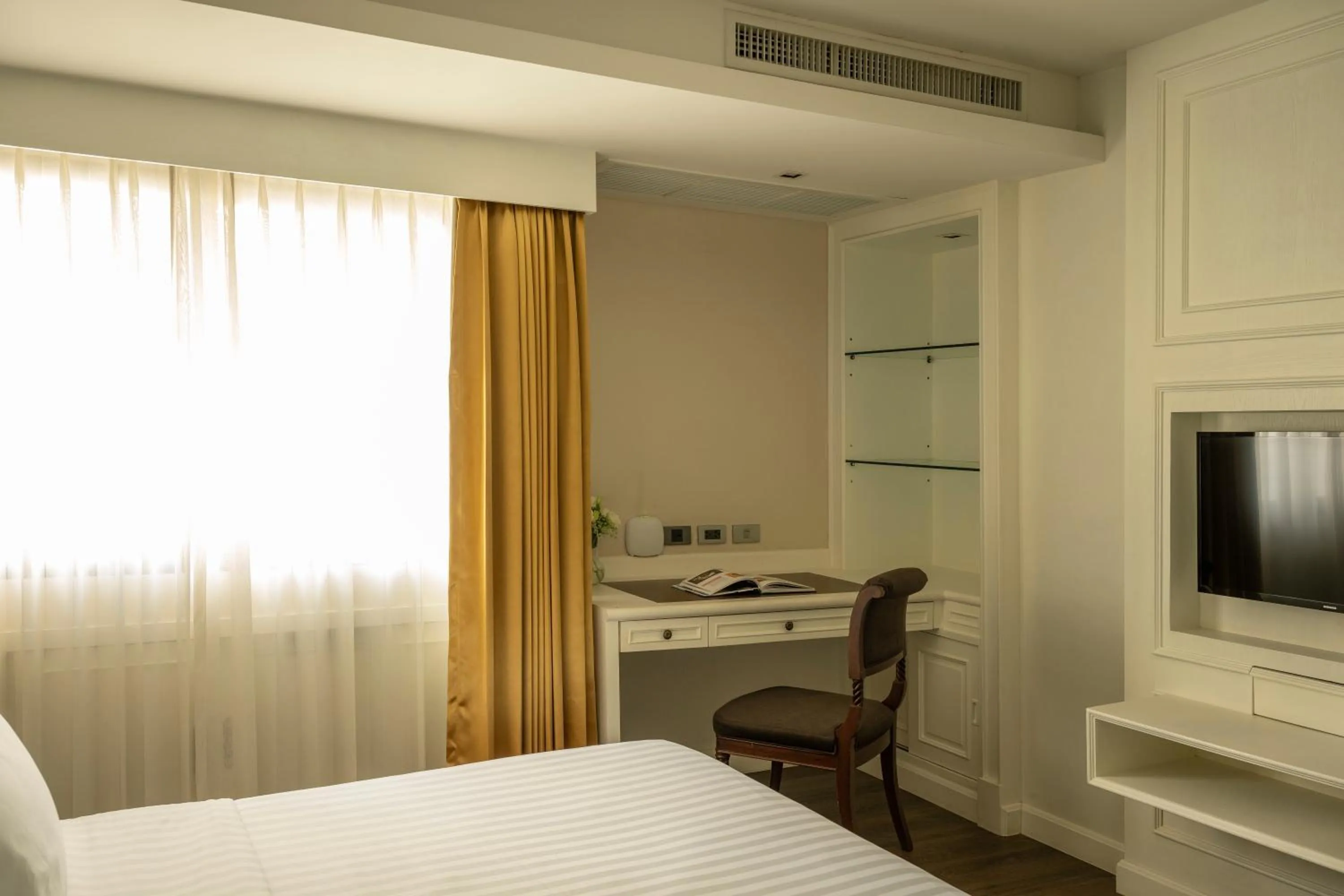 Bedroom, Bed in Bliston Suwan Park View