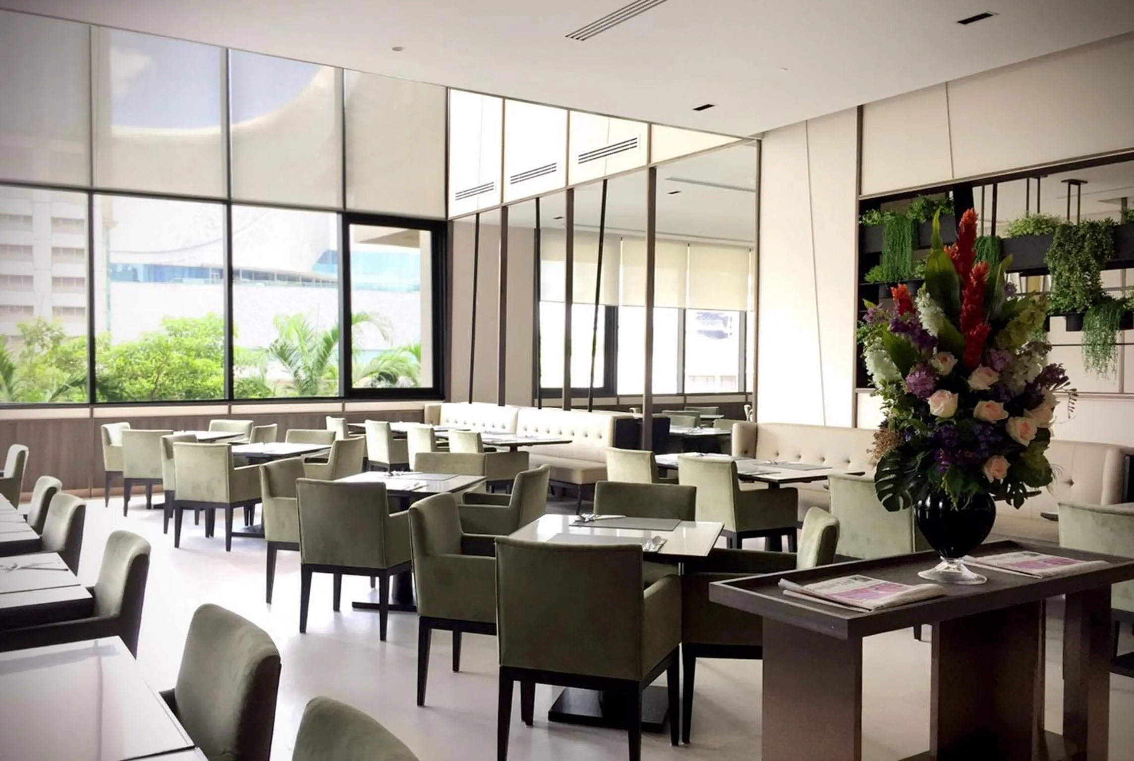 Restaurant/places to eat in Bliston Suwan Park View