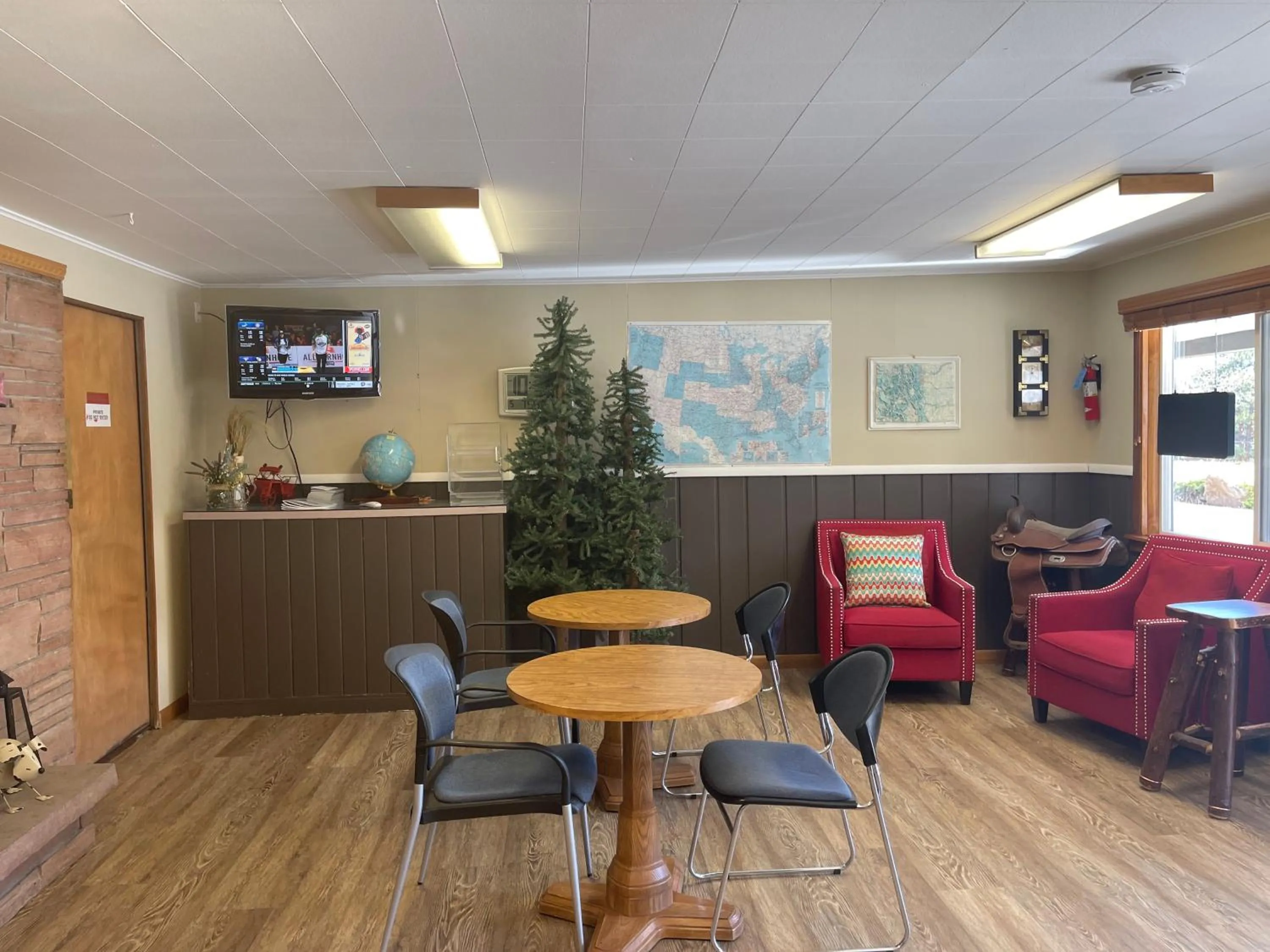 Lobby or reception in Saddle & Surrey Motel