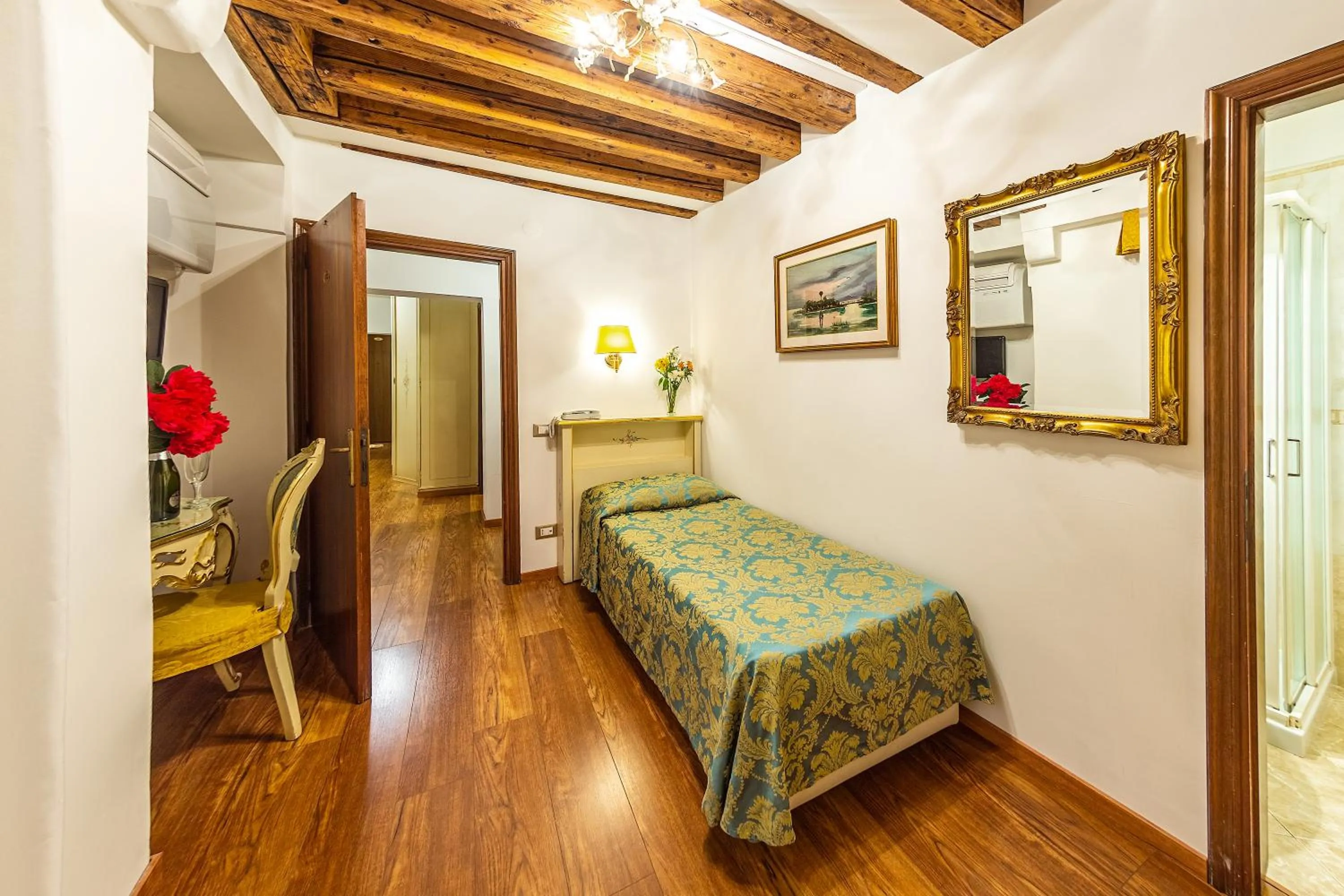 Bedroom, Bed in Hotel Al Vagon