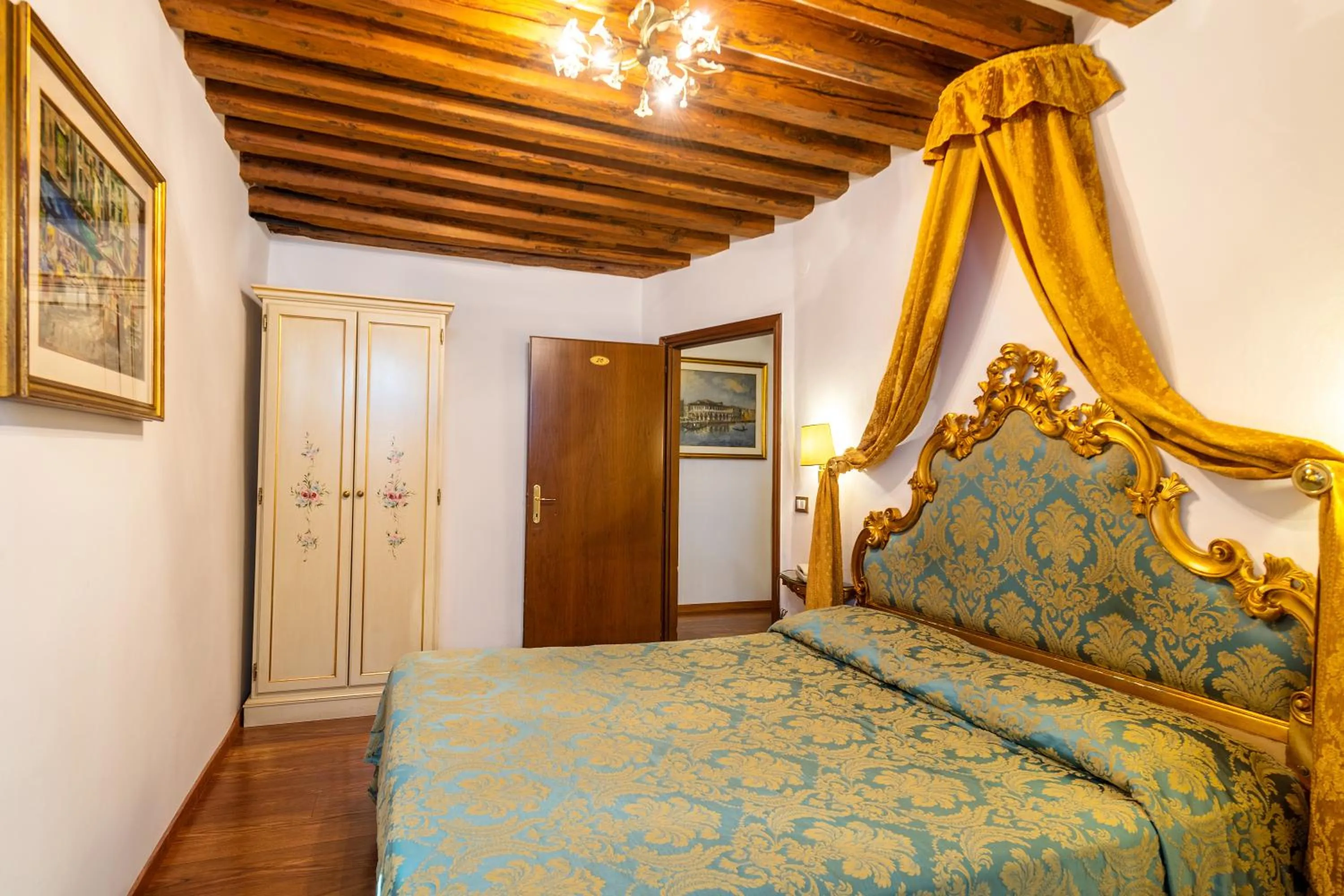 Bedroom, Bed in Hotel Al Vagon