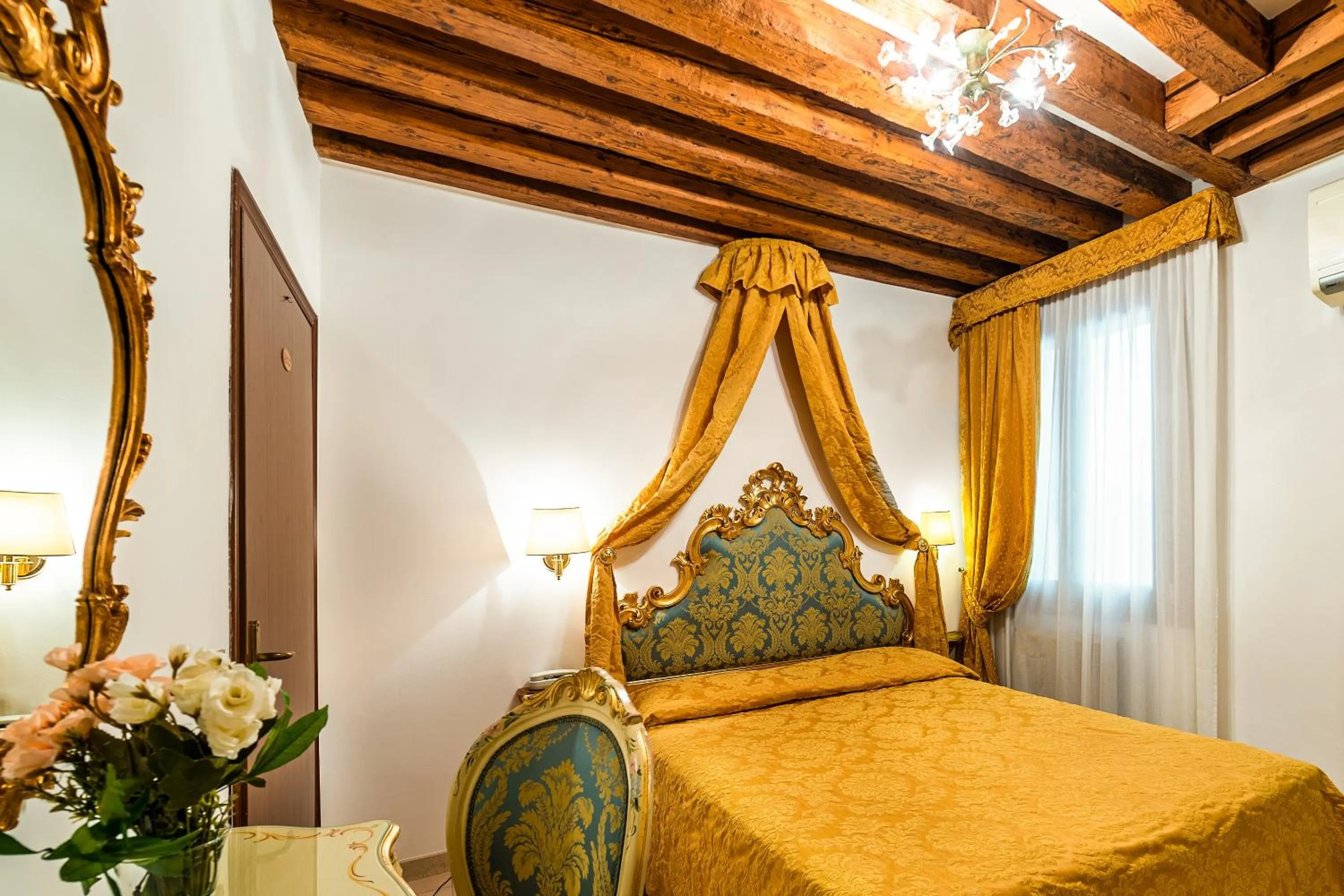 Bedroom, Bed in Hotel Al Vagon