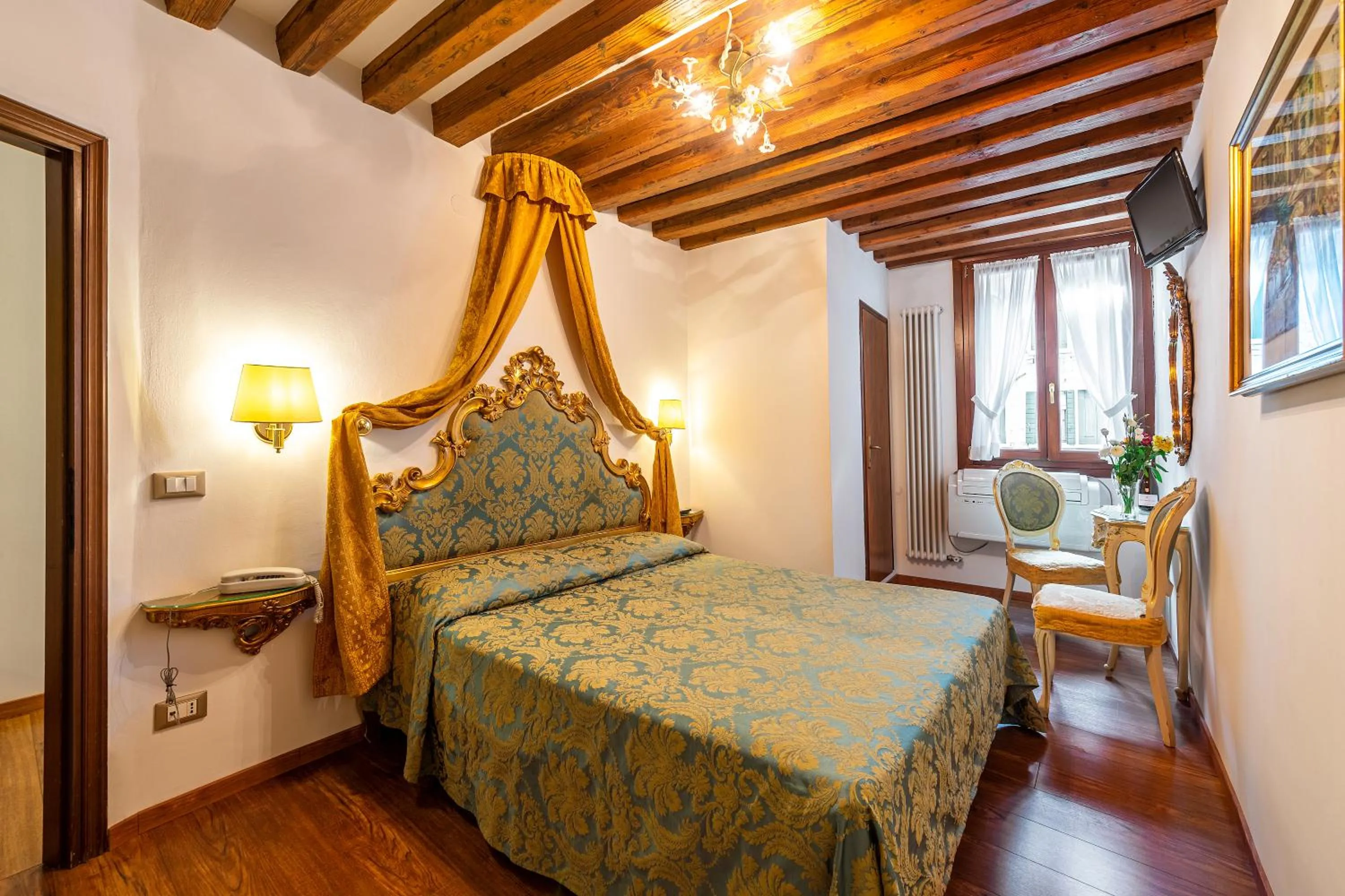 Bedroom, Bed in Hotel Al Vagon