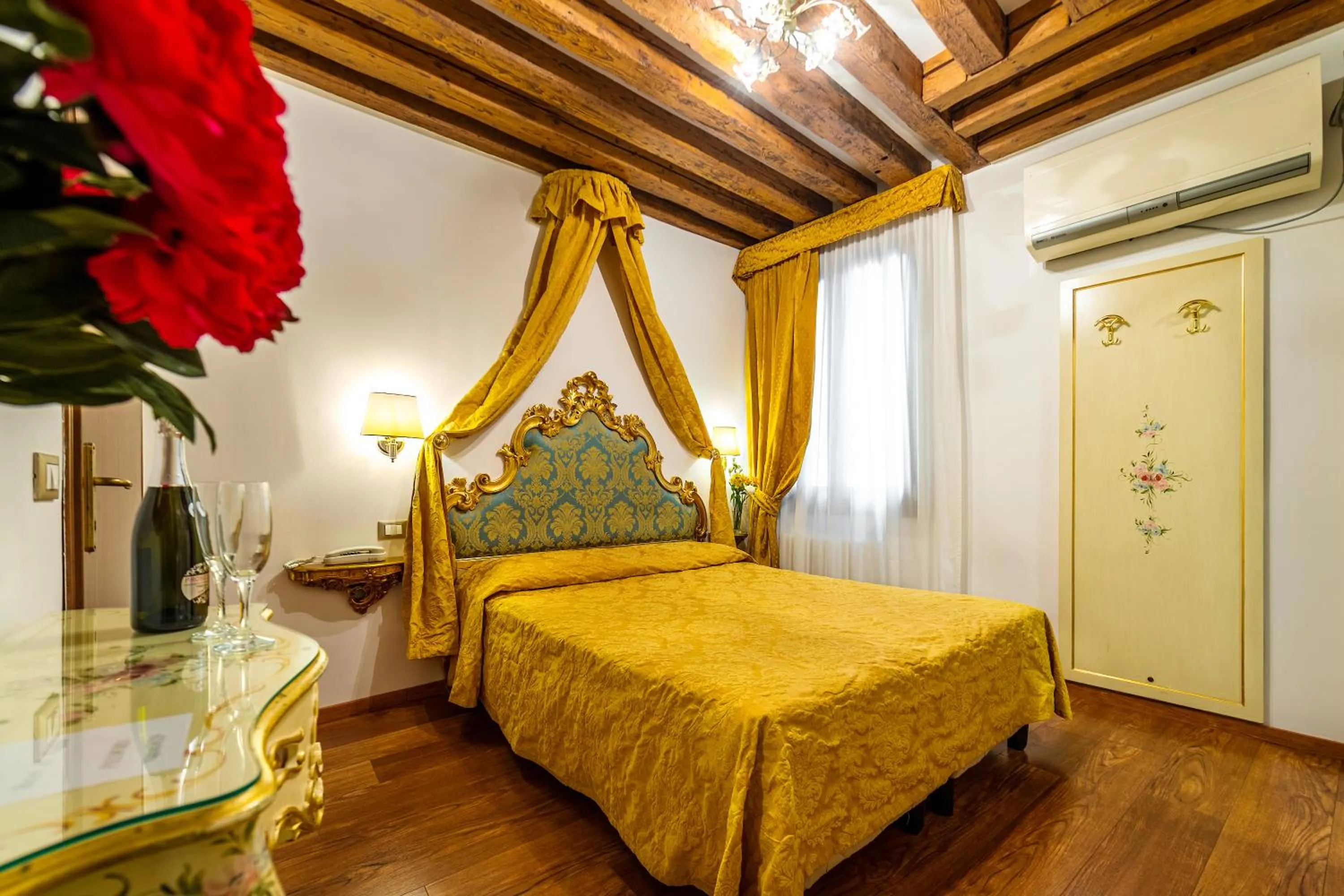 Bedroom, Bed in Hotel Al Vagon