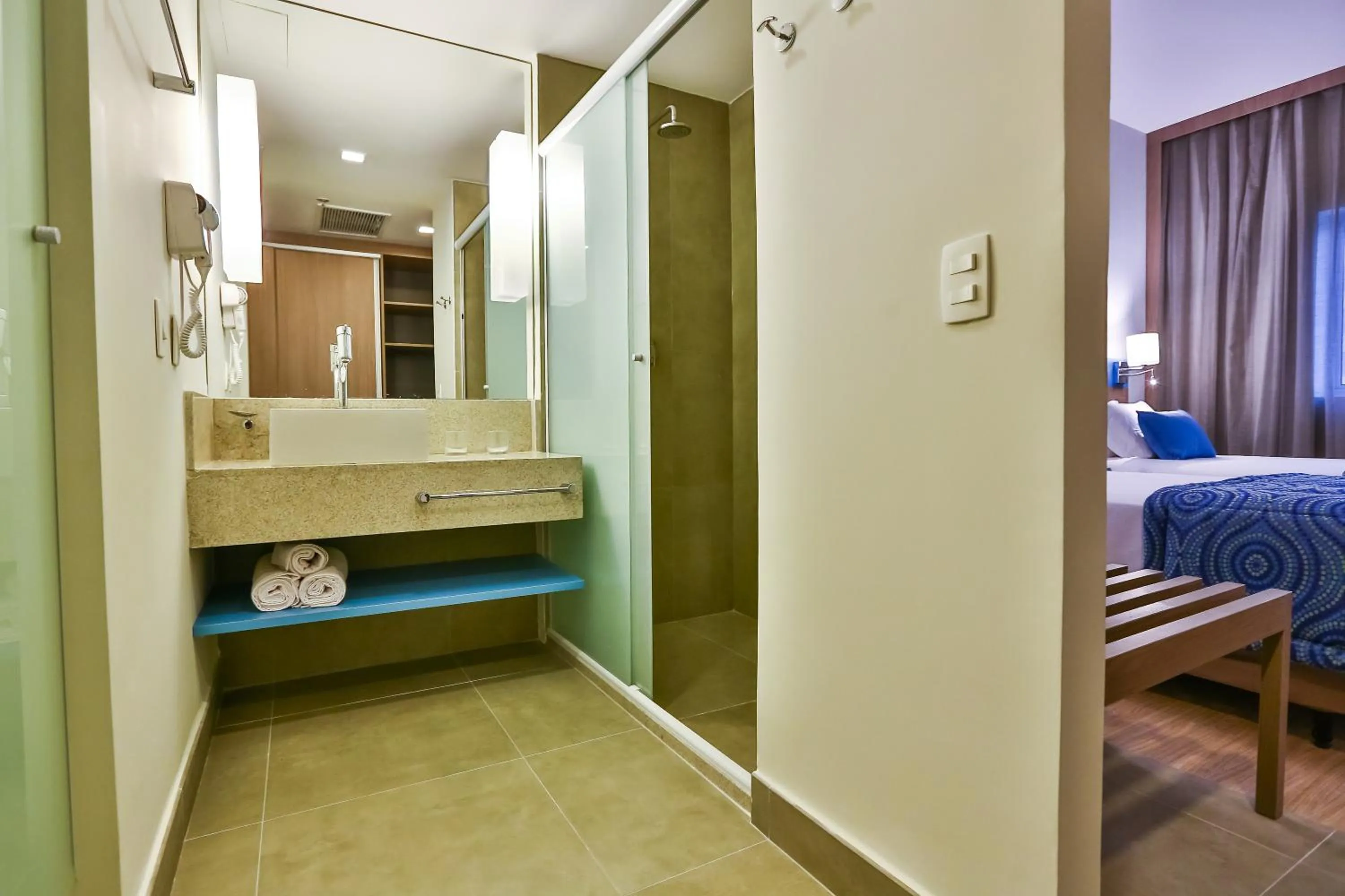 Bathroom, Bed in Hilton Garden Inn Santo Andre