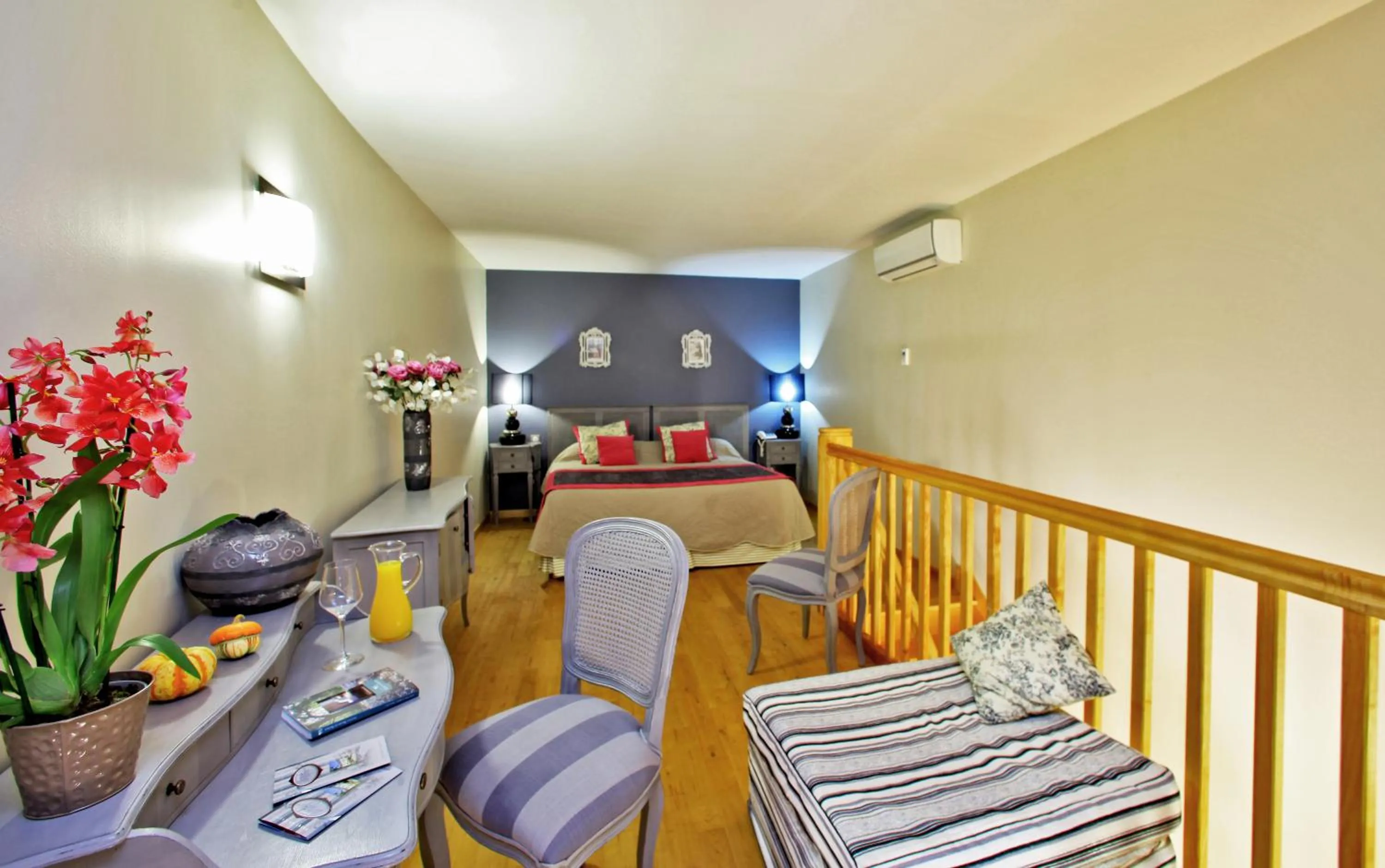 Photo of the whole room in Le Moulin de Mitou