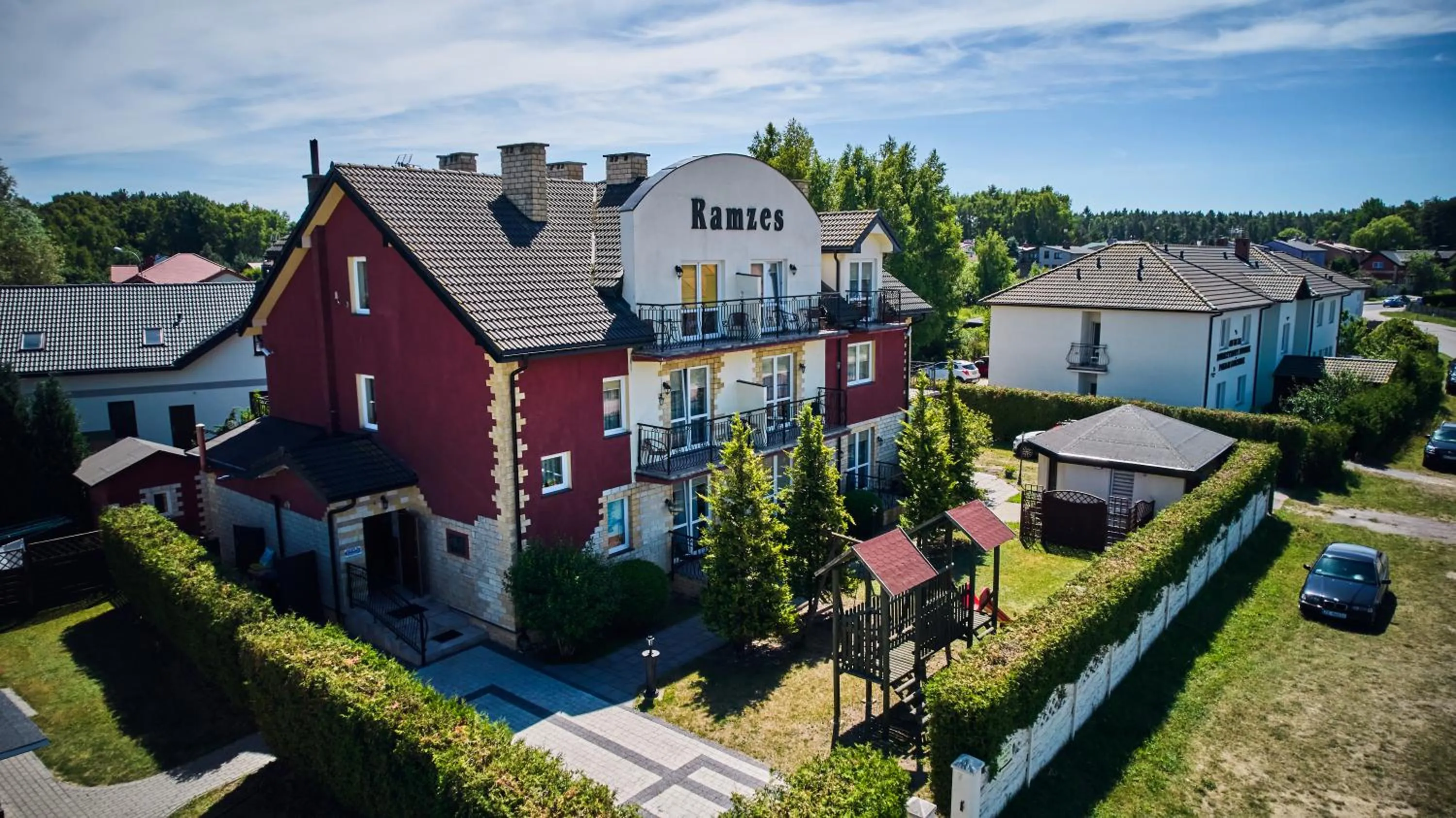 Property building in RAMZES-pokoje z balkonami,parking,Blisko do plaży Ustka