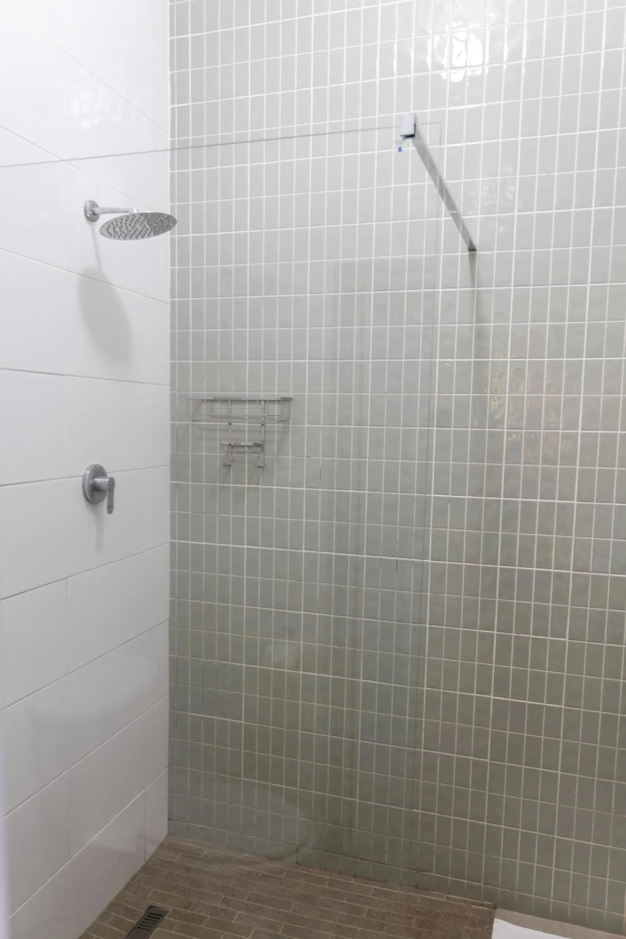 Shower in LA Guesthouse