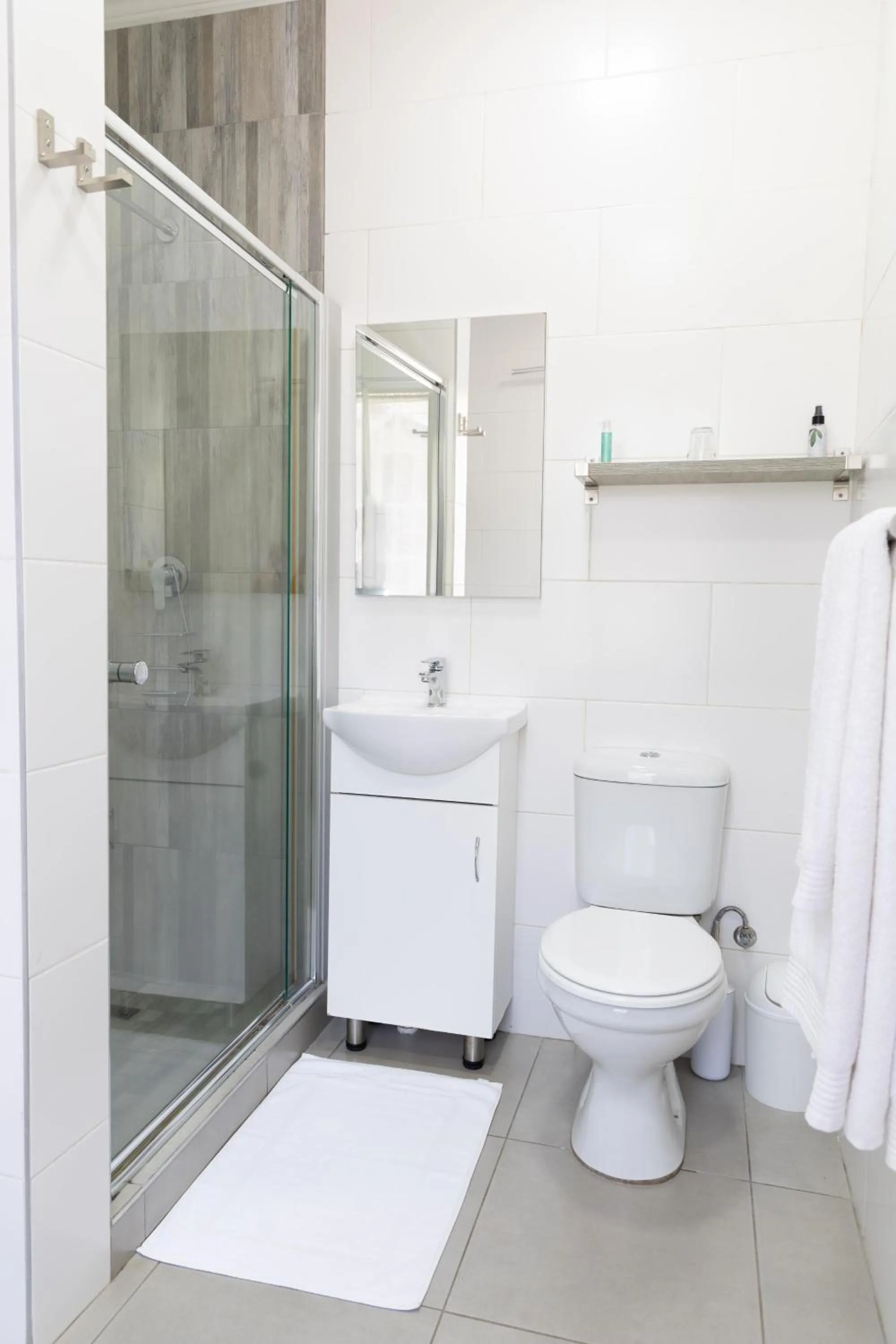 Shower in LA Guesthouse