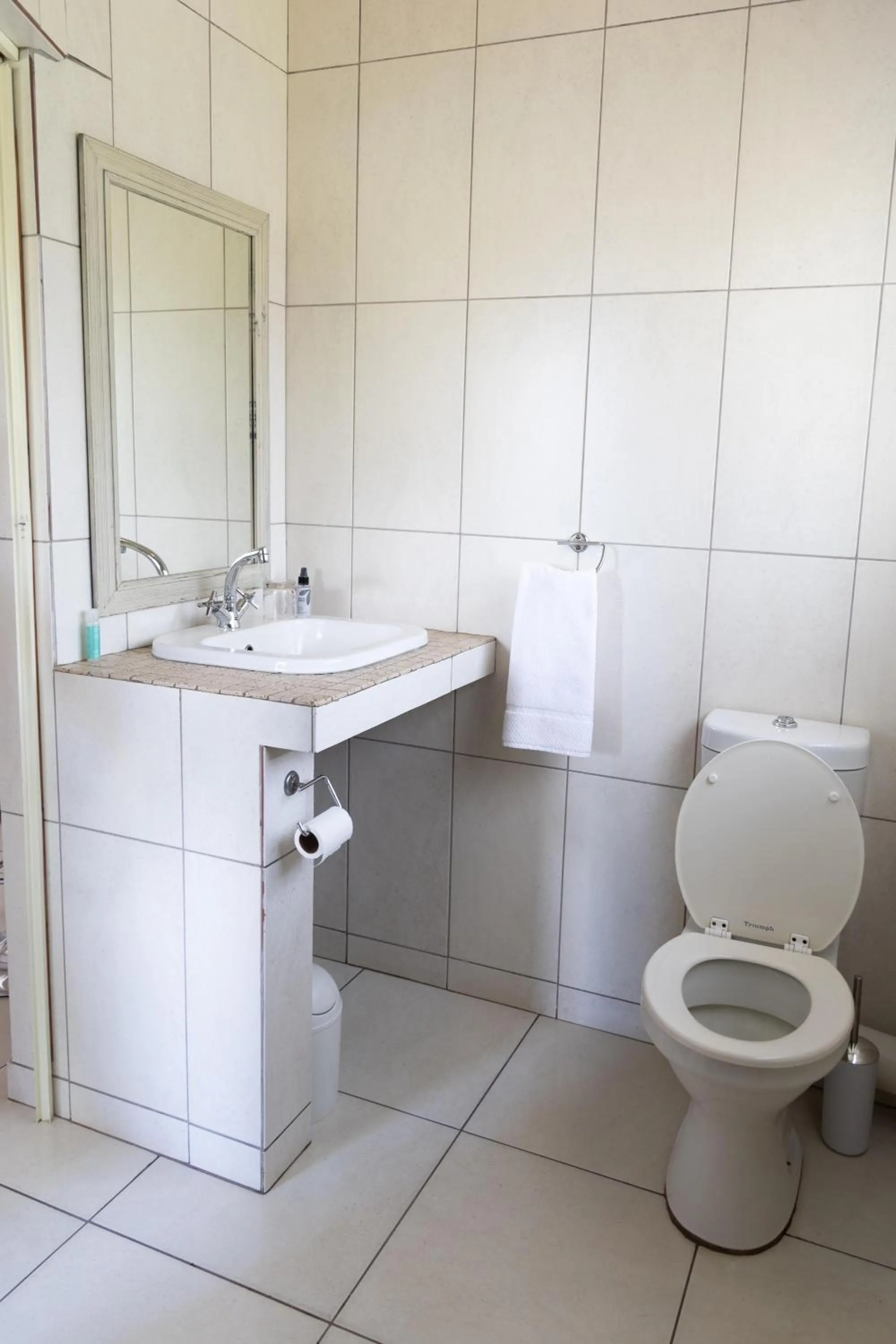 Bathroom in LA Guesthouse