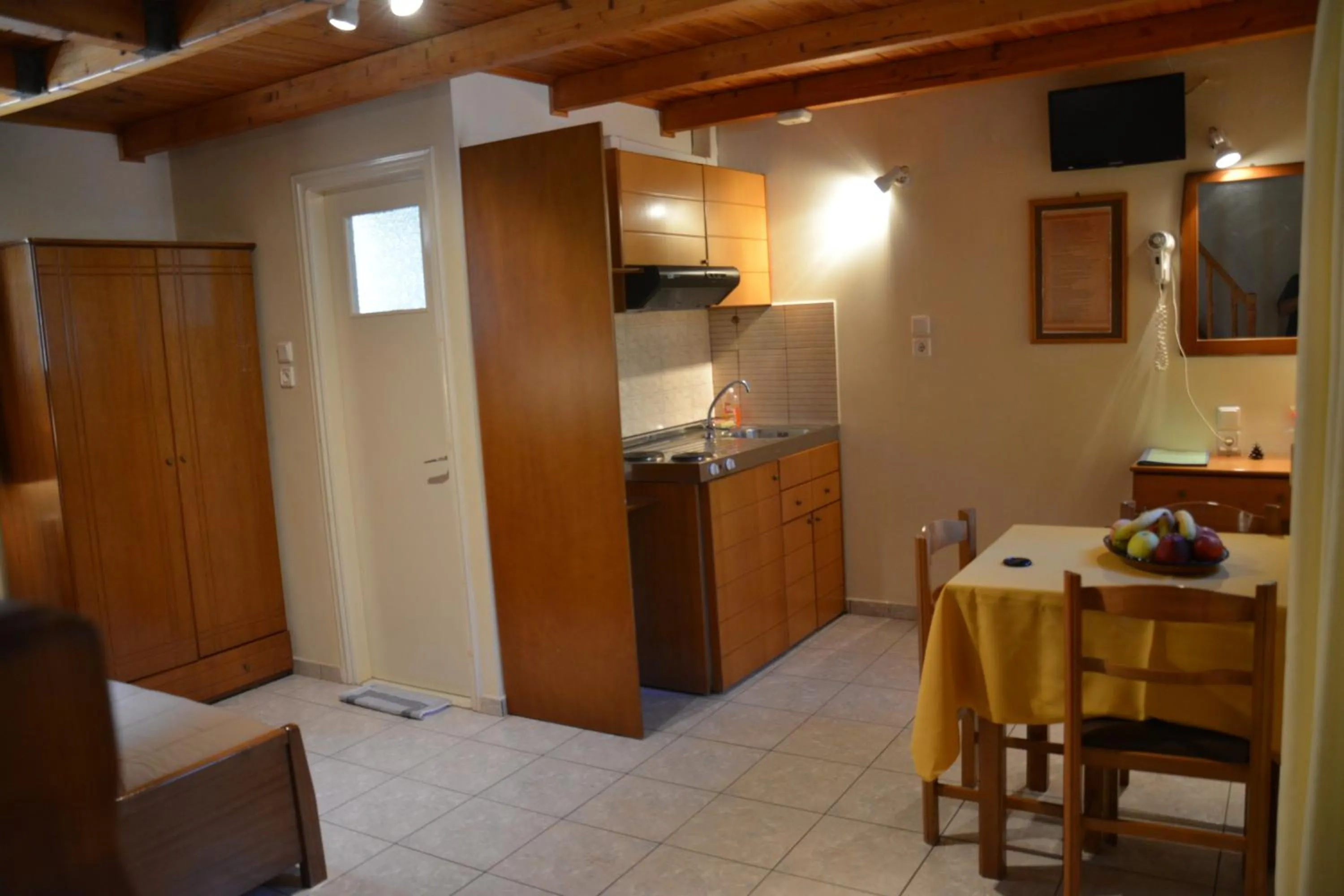 stove in Aristotelis Apartments