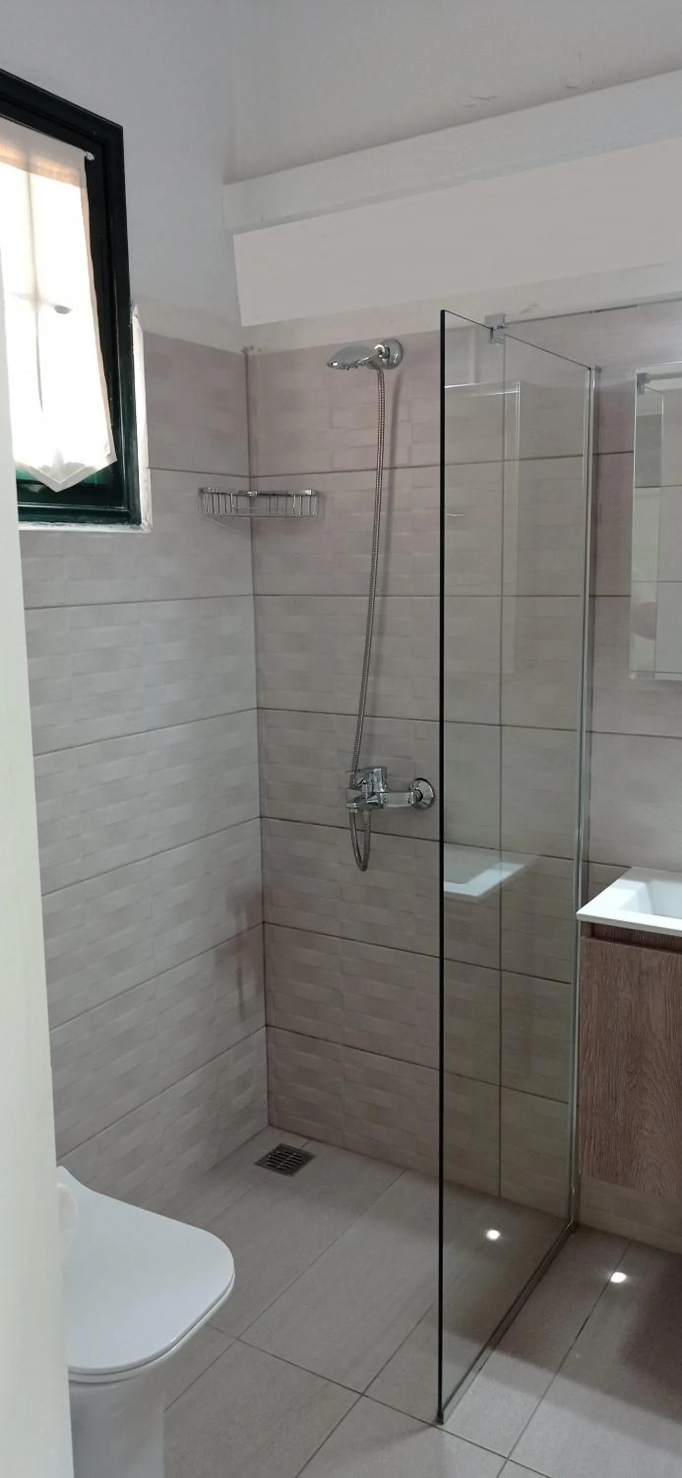 Shower in Aristotelis Apartments