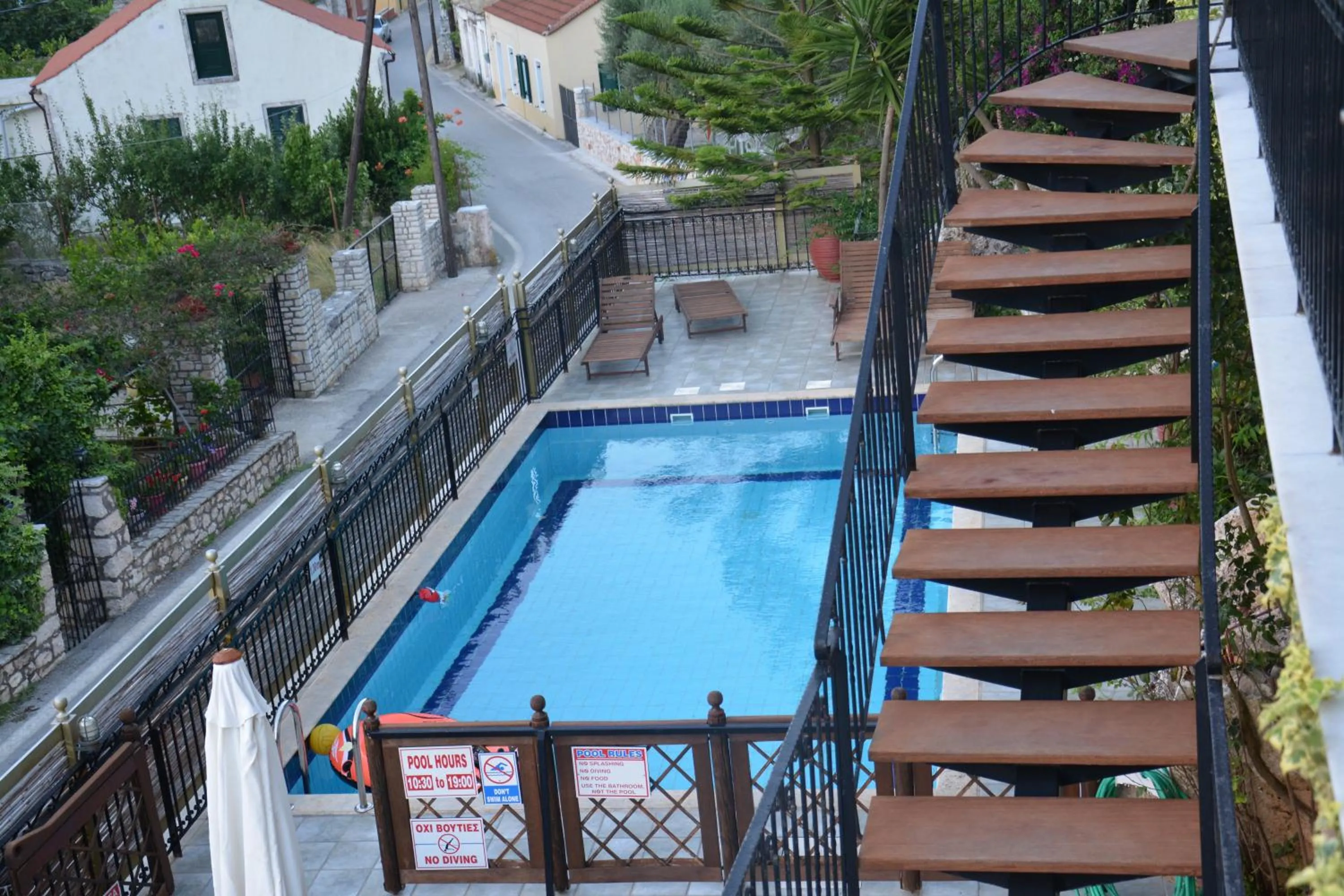 Swimming pool in Aristotelis Apartments