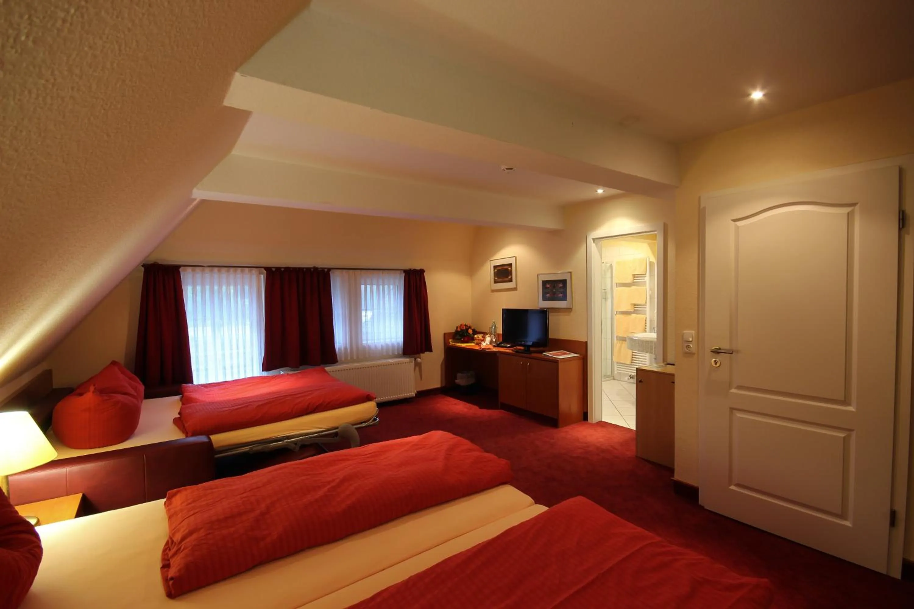 Photo of the whole room, Bed in Landhaus Eden 3 Sterne Superior