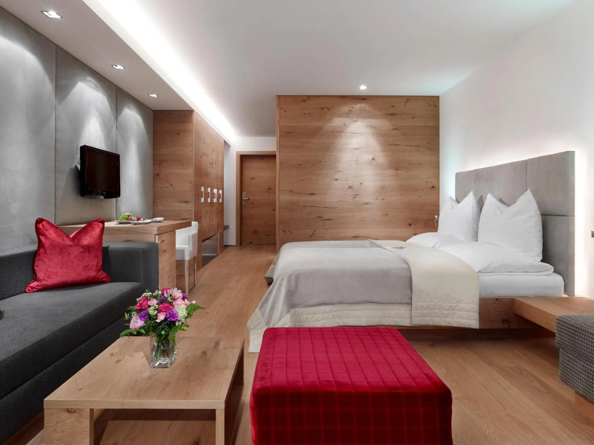 Photo of the whole room, Bed in Schwarzer Adler Kitzbühel - Adults Only