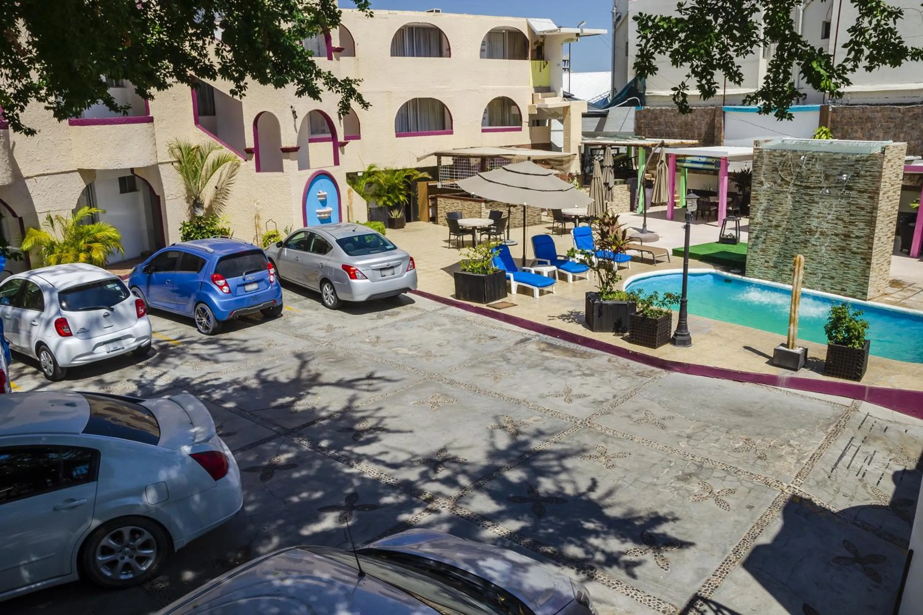 Swimming pool in Capital O Hotel Dos Mares, Cabo San Lucas