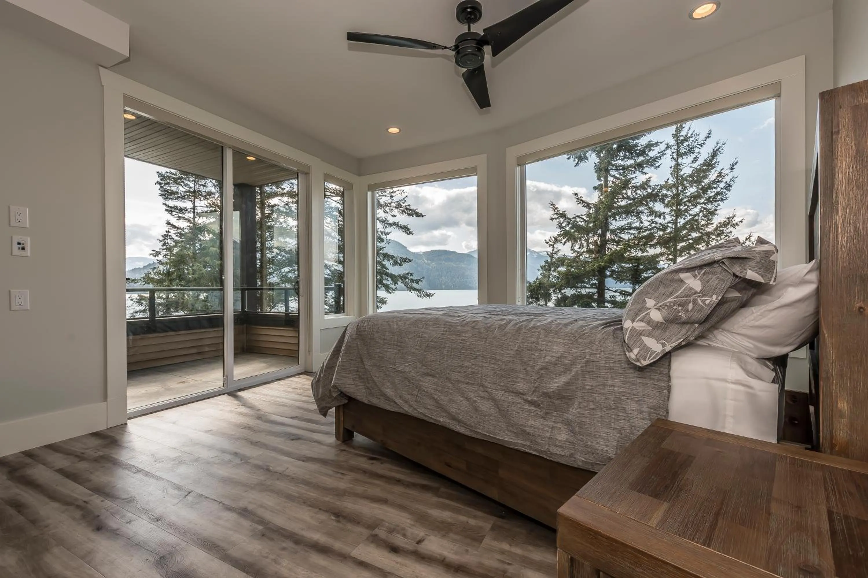 Bed in The Lodge on Harrison Lake