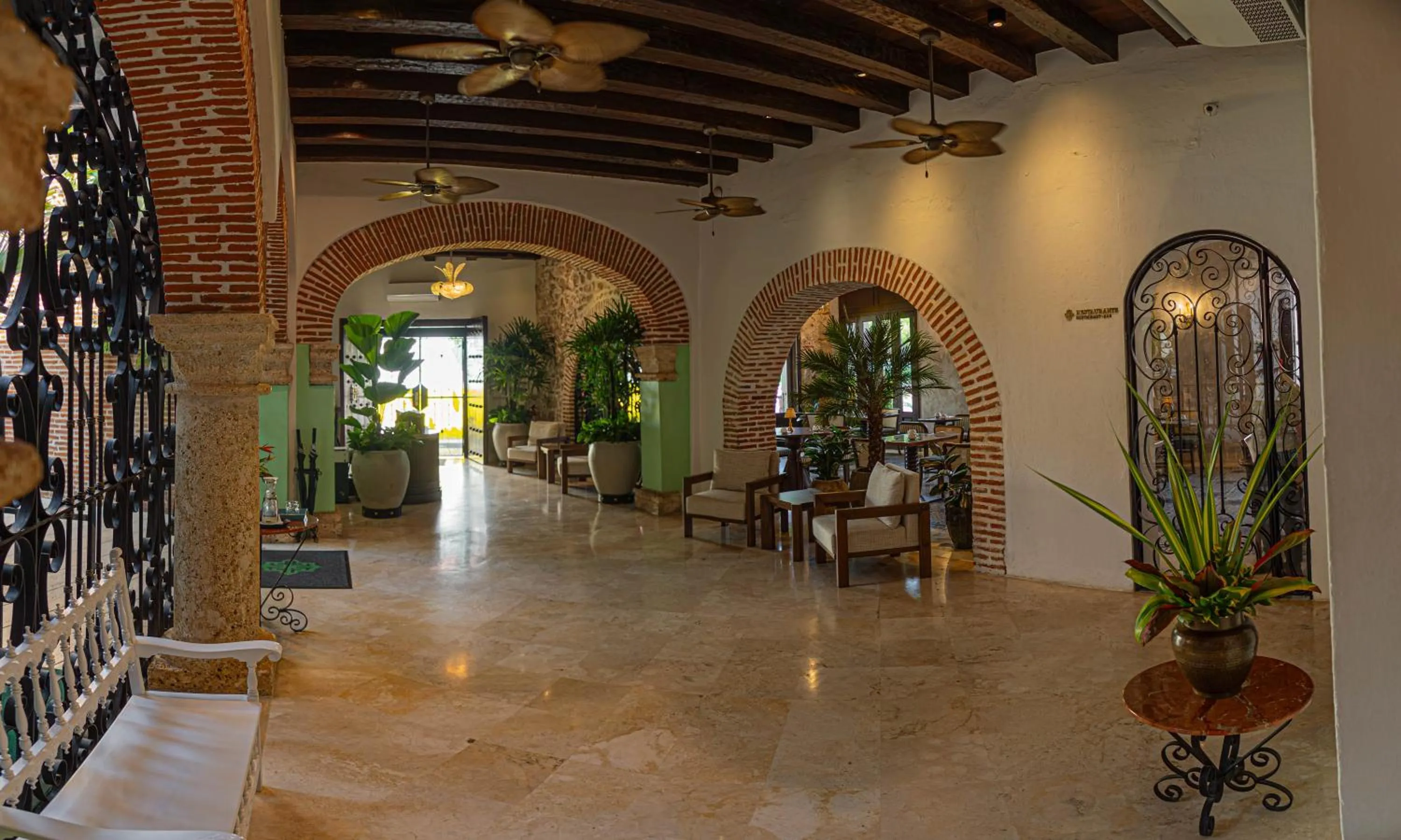 Seating area in Hotel Capellán de Getsemaní