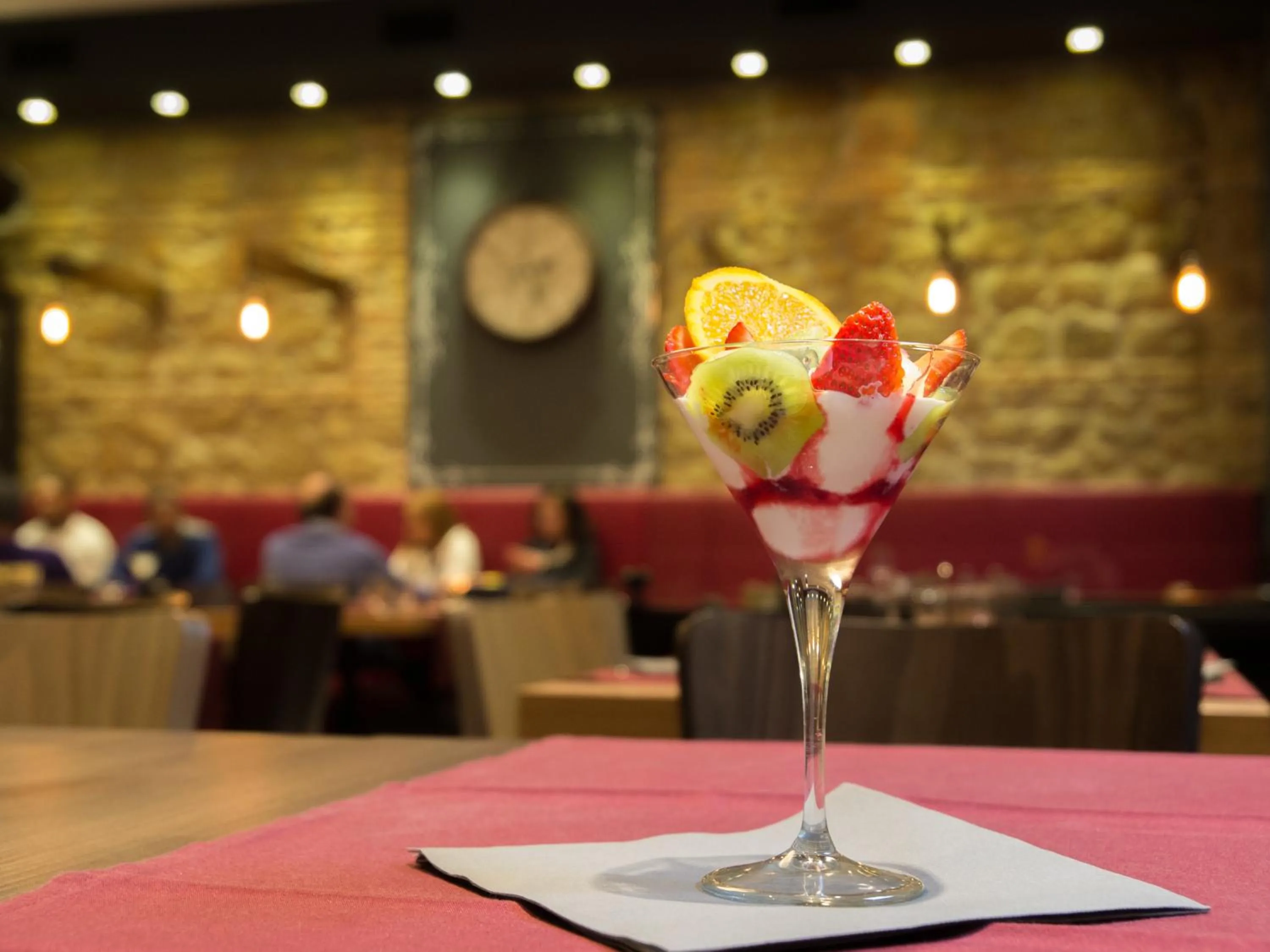 Restaurant/places to eat in Alessandro Palace & Bar