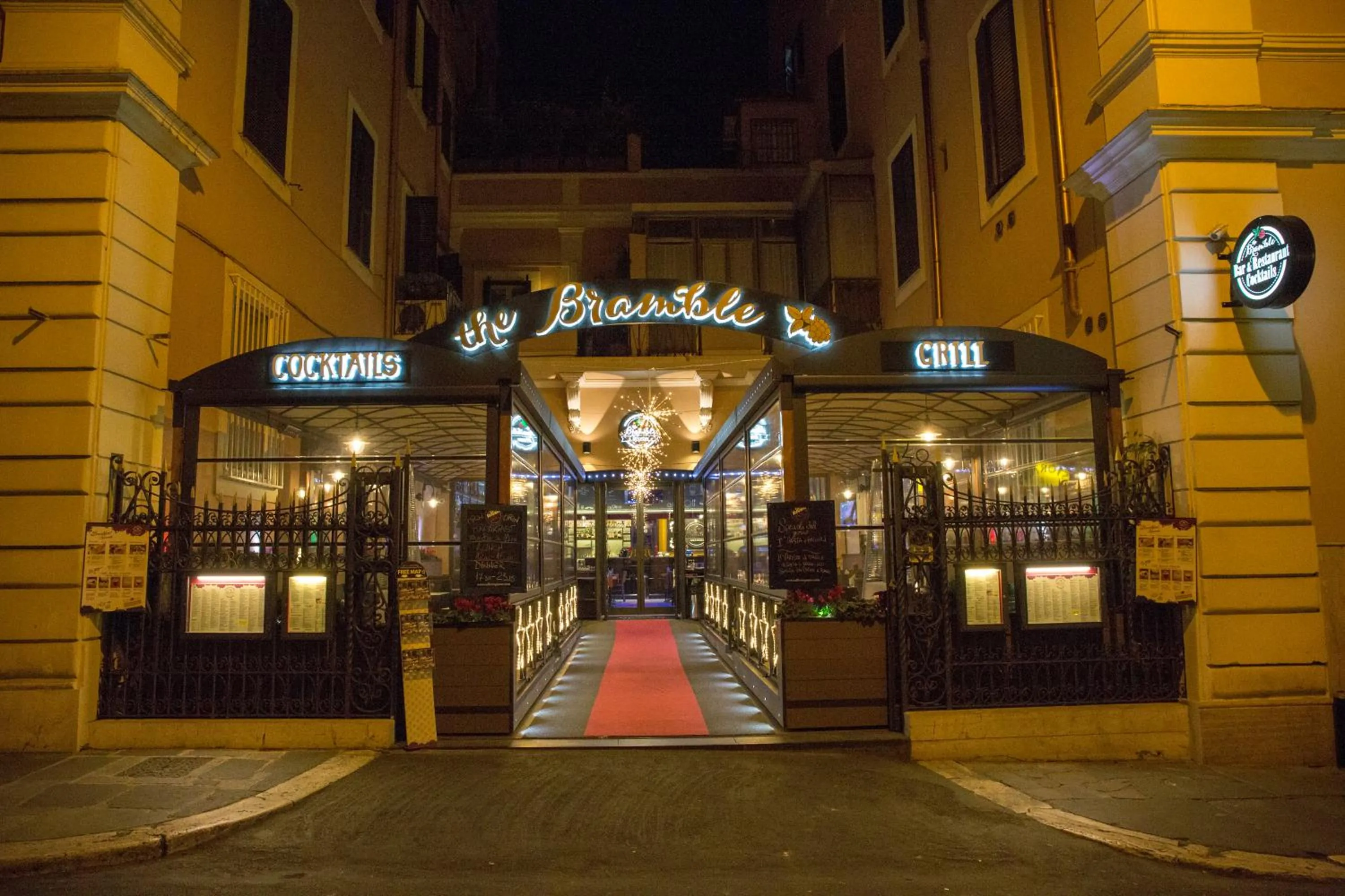 Restaurant/places to eat in Alessandro Palace & Bar