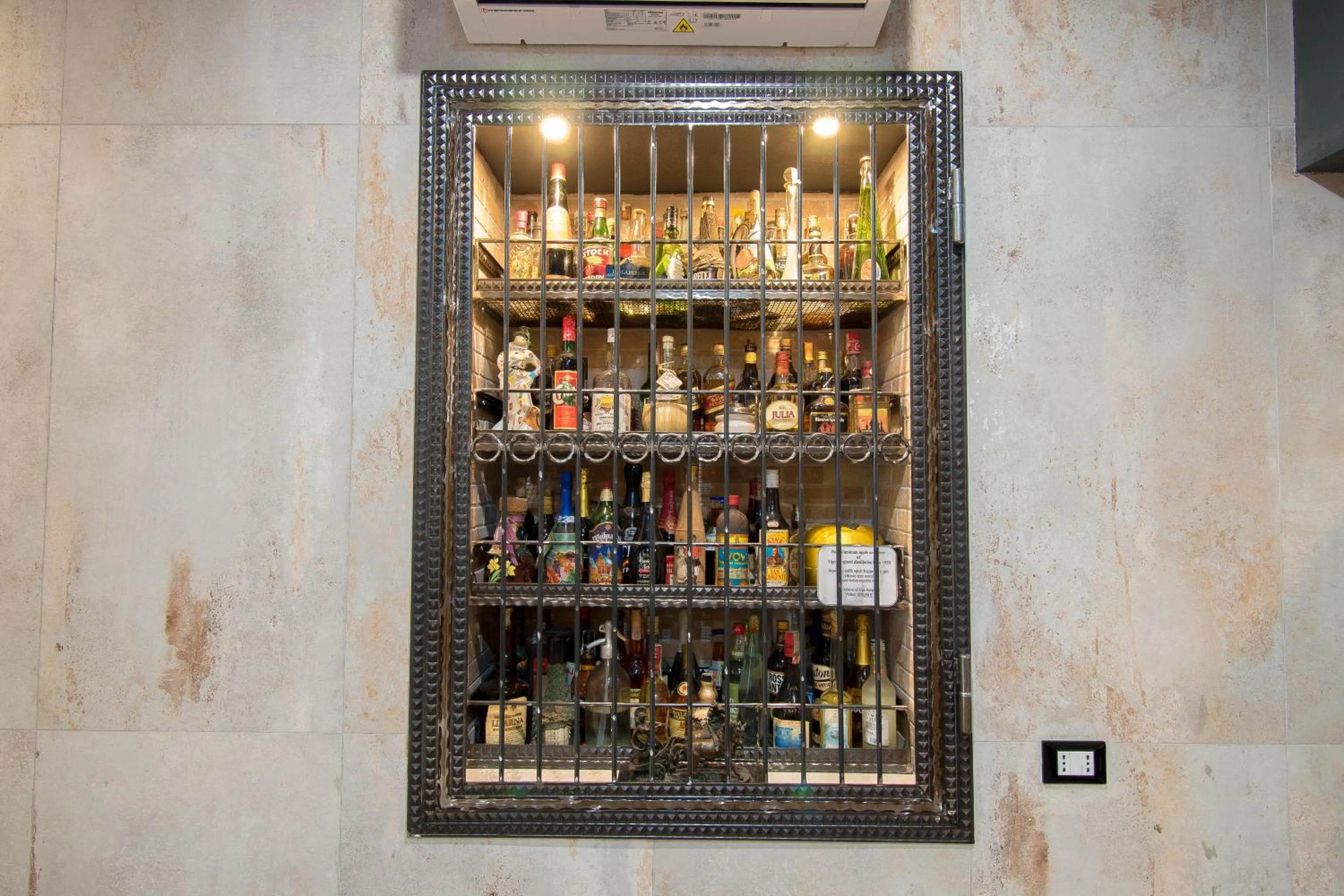 Kitchen or kitchenette in Alessandro Palace & Bar