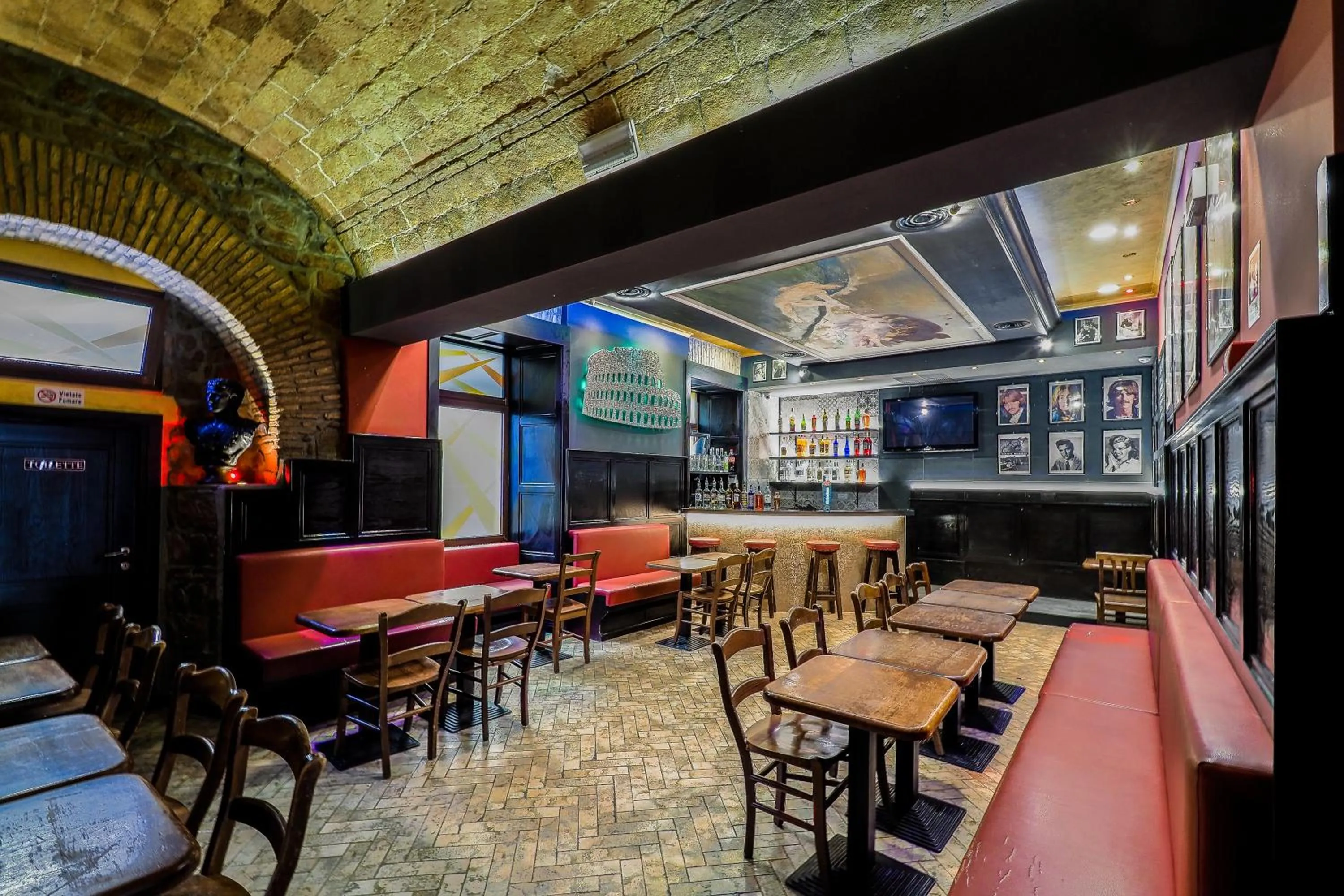 Lounge or bar in Alessandro Palace & Bar