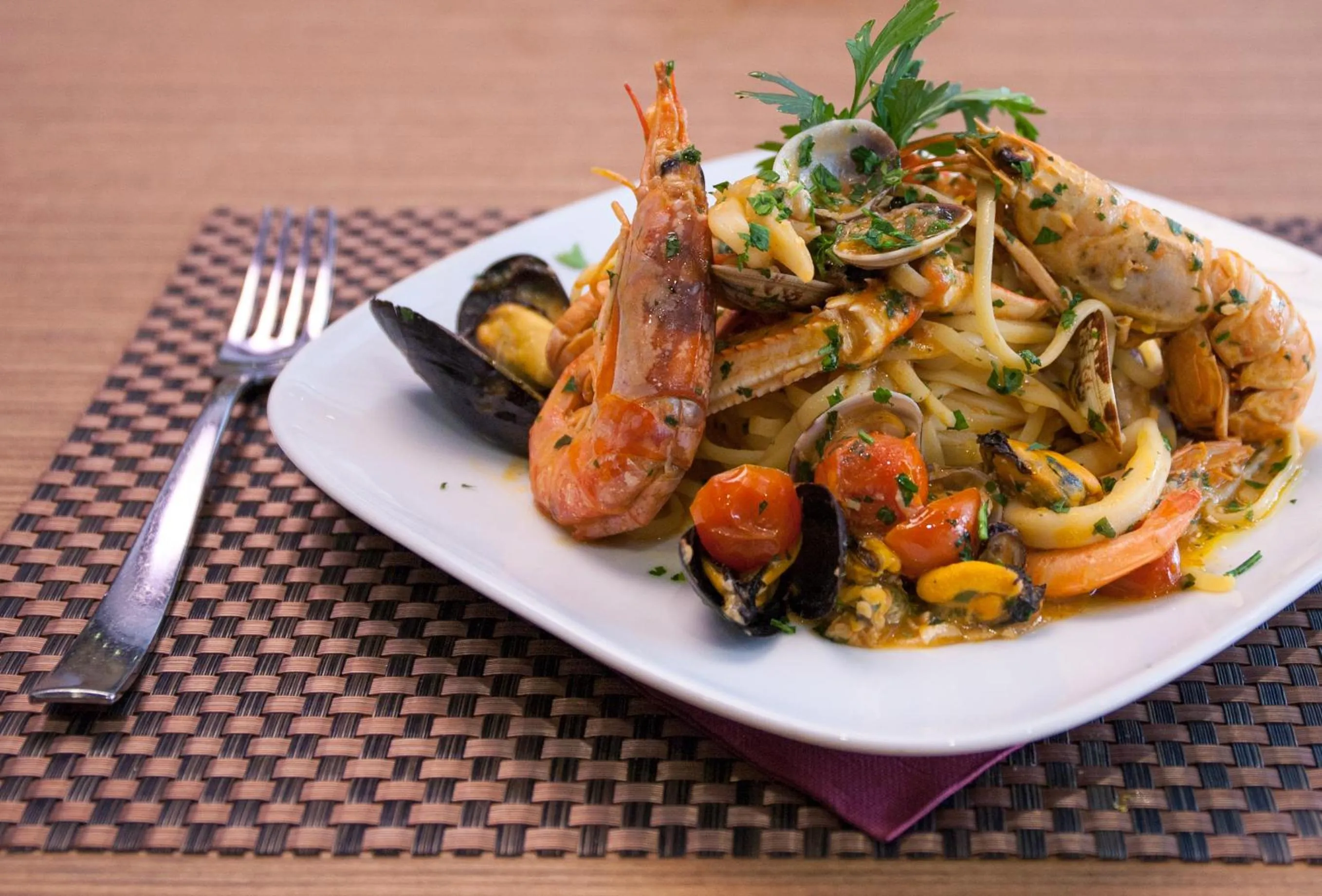 Restaurant/places to eat in Alessandro Palace & Bar