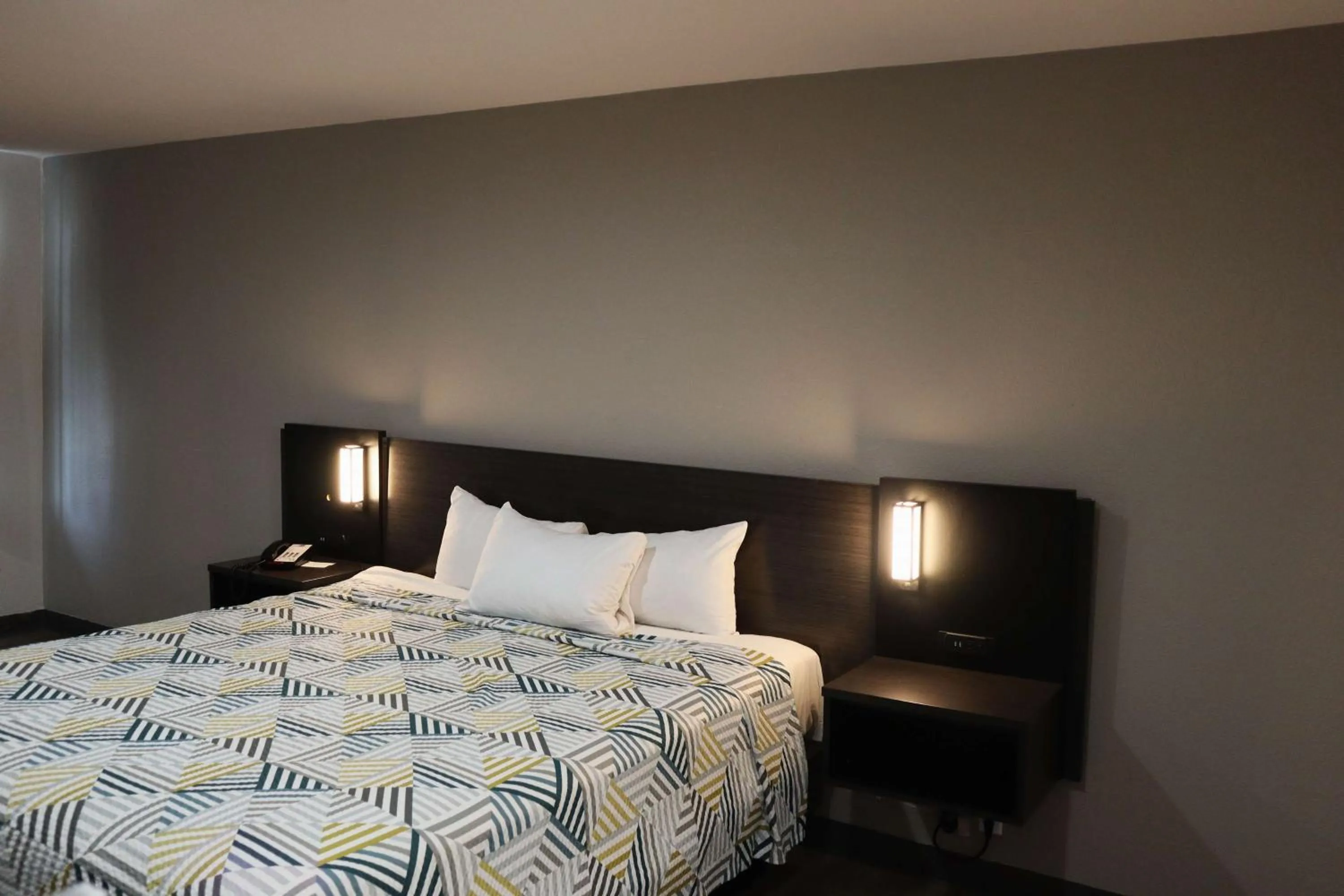 Bedroom, Bed in Motel 6-San Diego, CA - Southbay