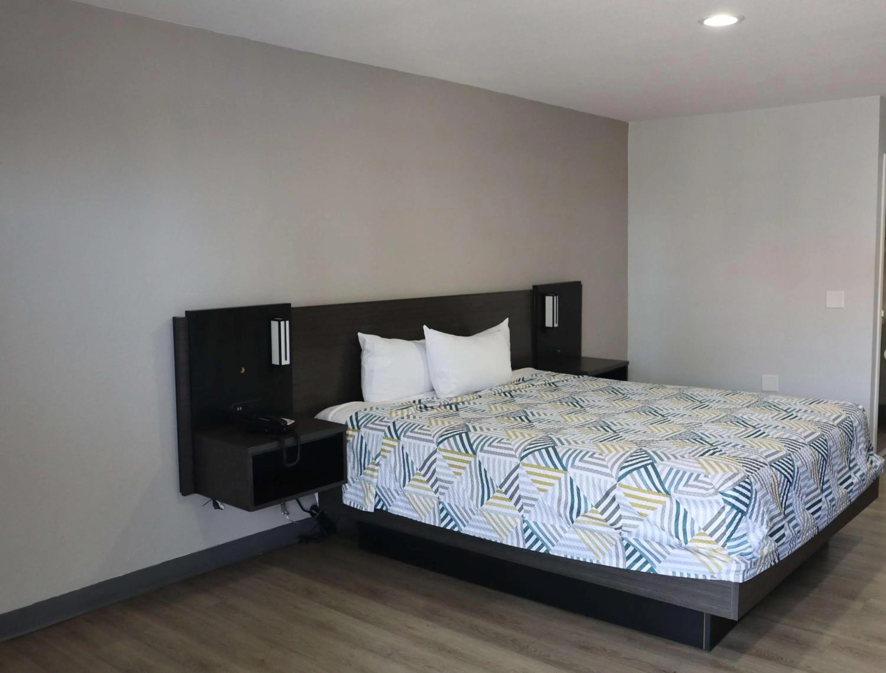 Bedroom, Bed in Motel 6-San Diego, CA - Southbay