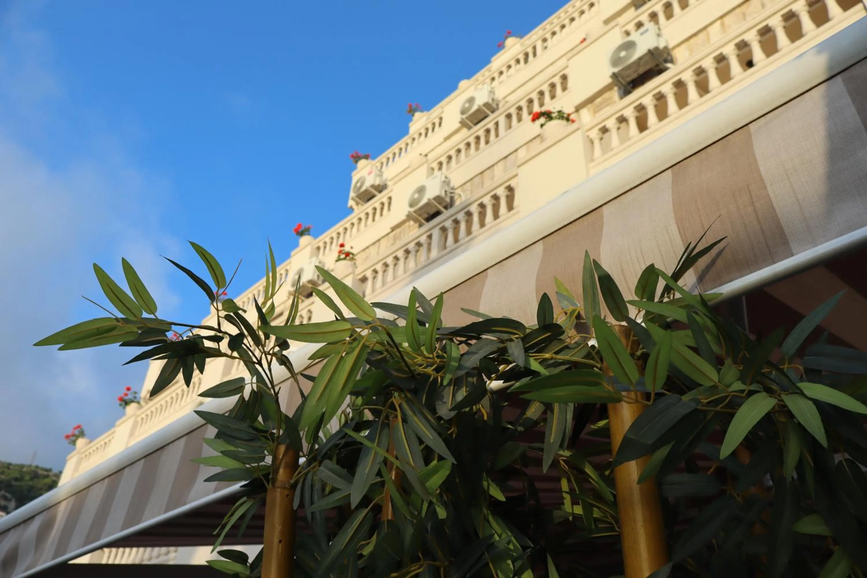 Day in New Hotel Kuč By Marvel