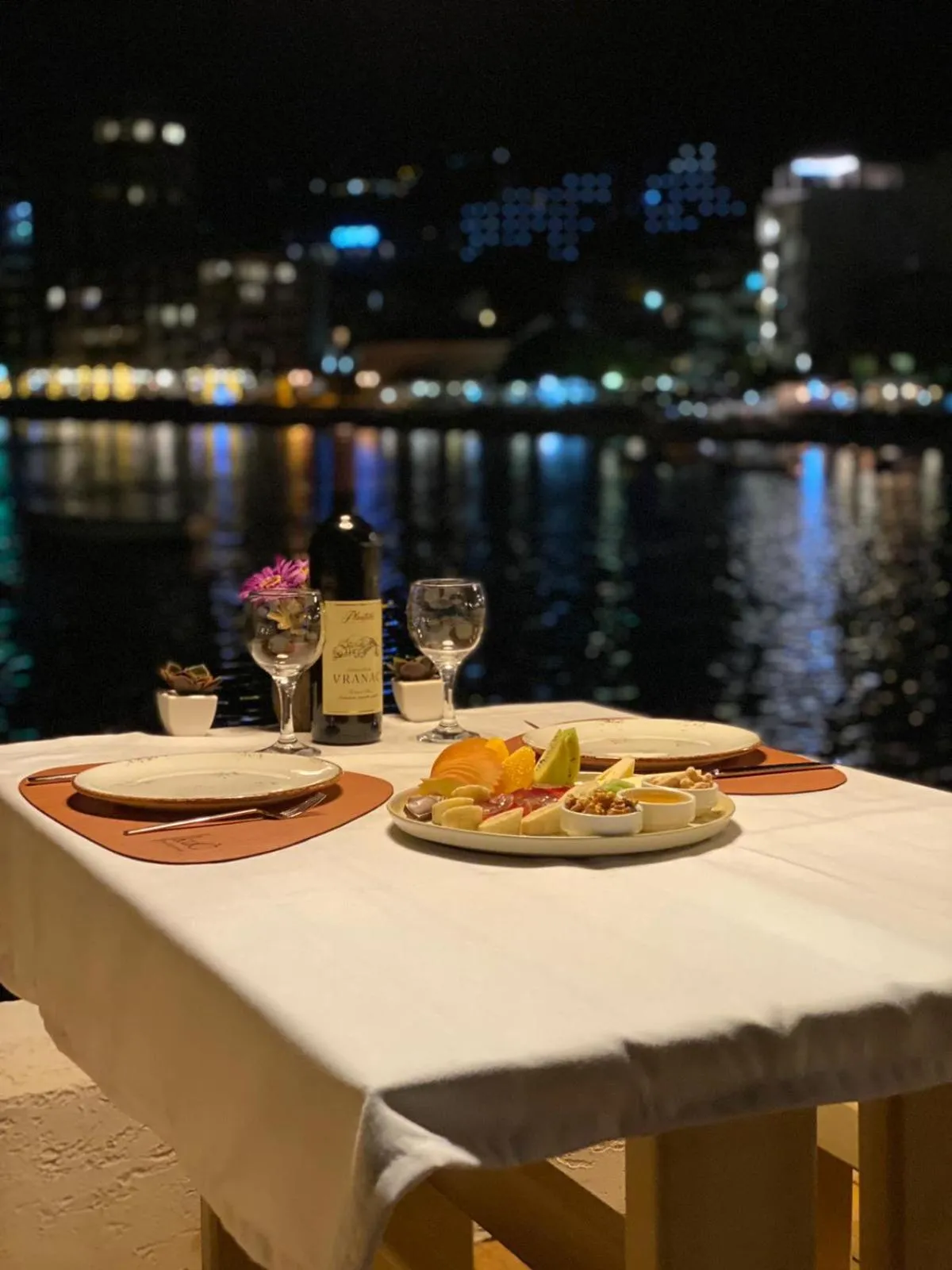 Restaurant/places to eat in New Hotel Kuč By Marvel