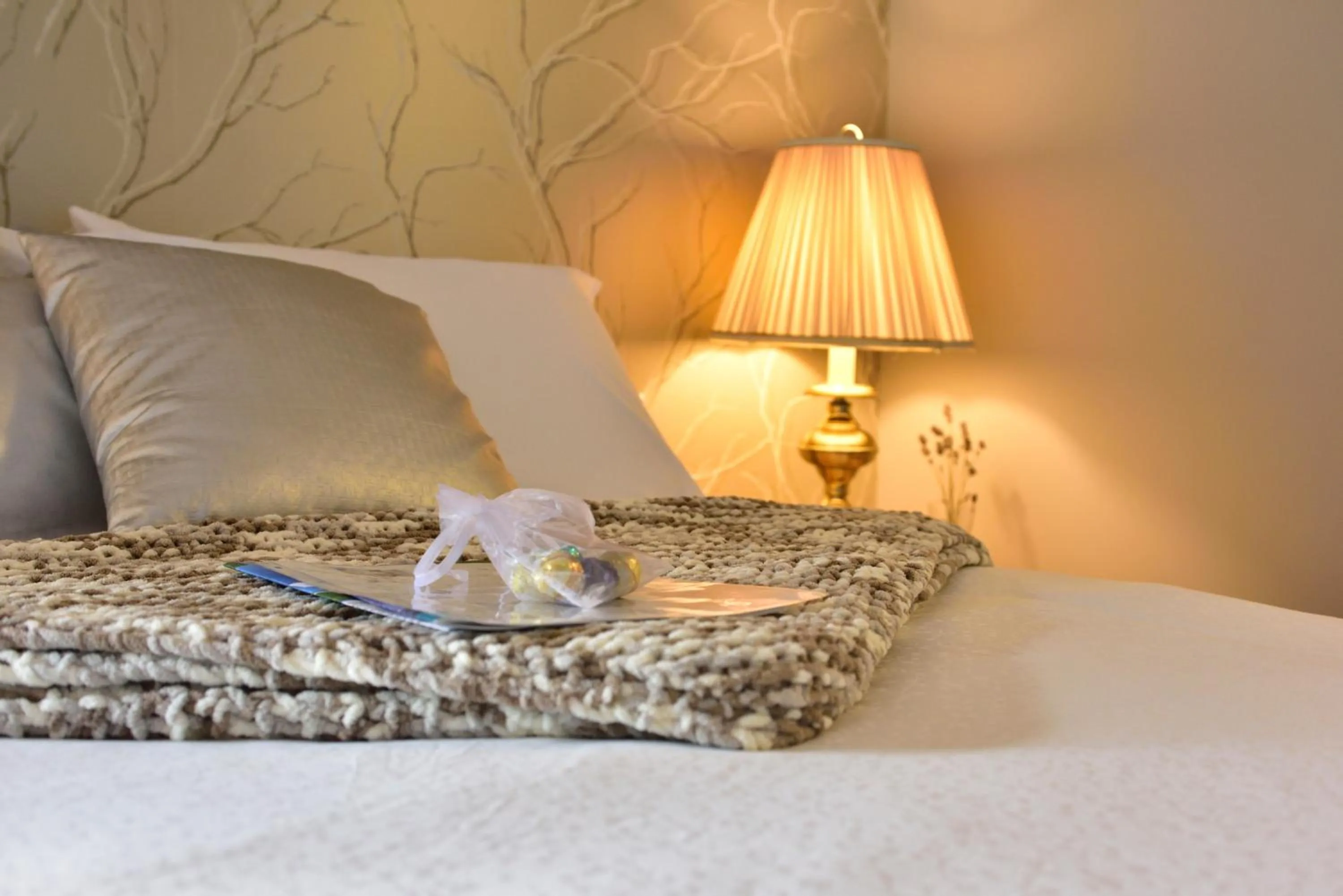 Bed in The Rockwell-Harrison Guest Lodge